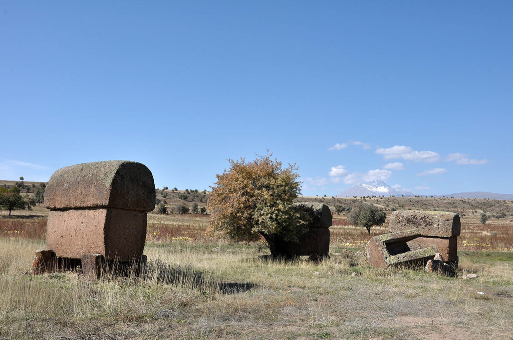 Tomarza 3 Taş Lahitleri
