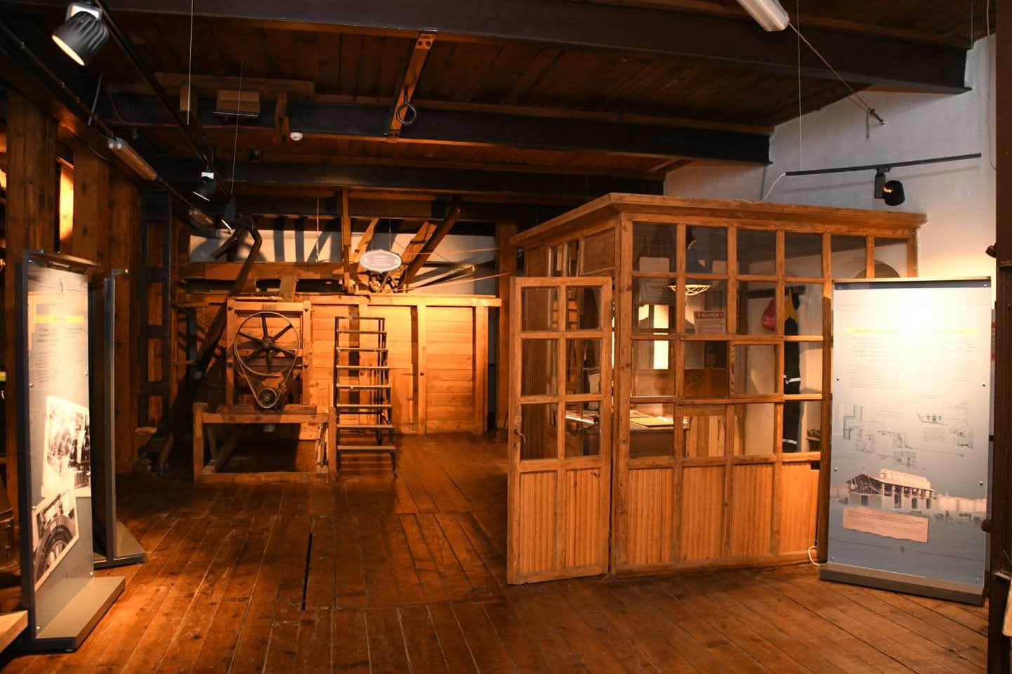 Azmi Milli Bilim ve Sanayi Müzesi