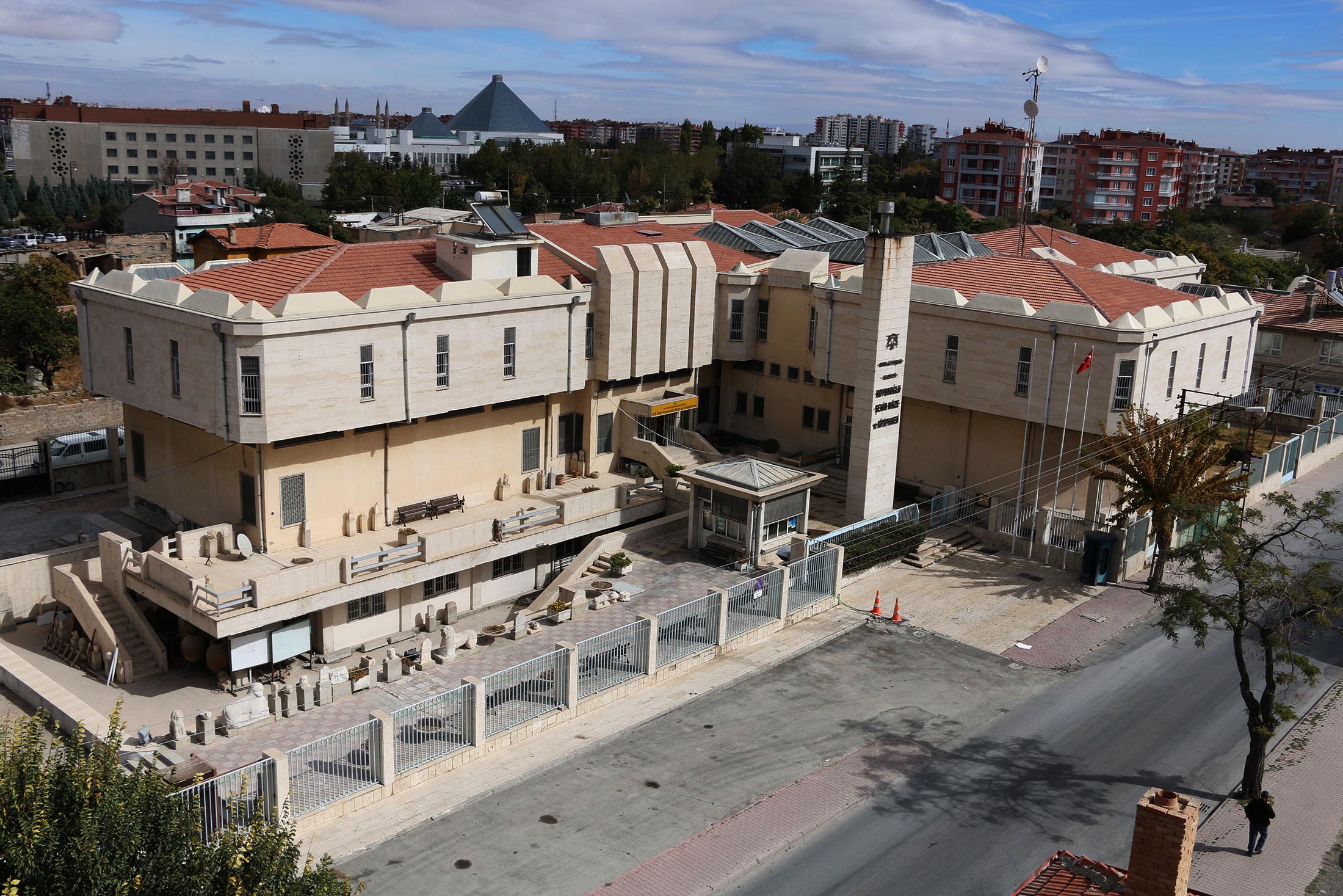 İzzet Koyunoğlu Müzesi ve Kütüphanesi