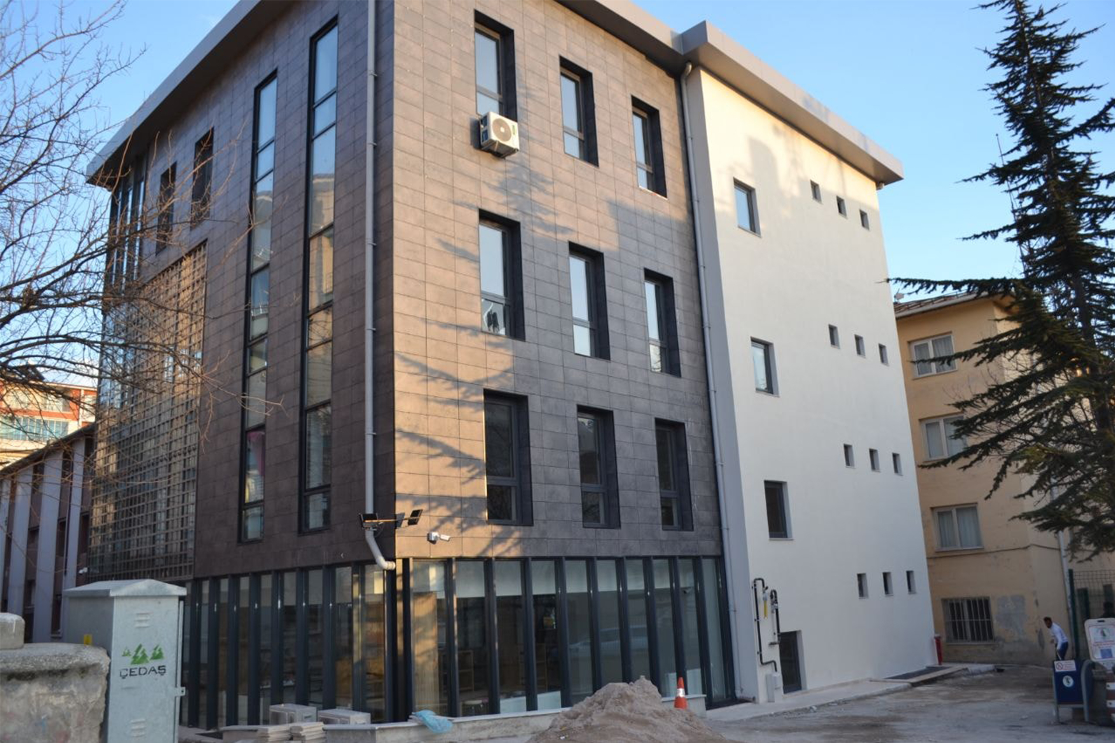 Reşadiye Prof. Dr. Nurhan Atasoy Halk Kütüphanesi