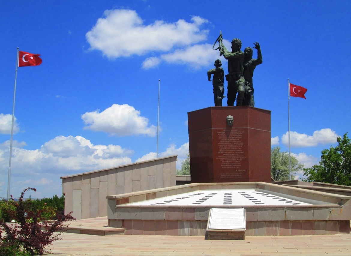 Sakarya Şehitleri Anıtı ve Müzesi