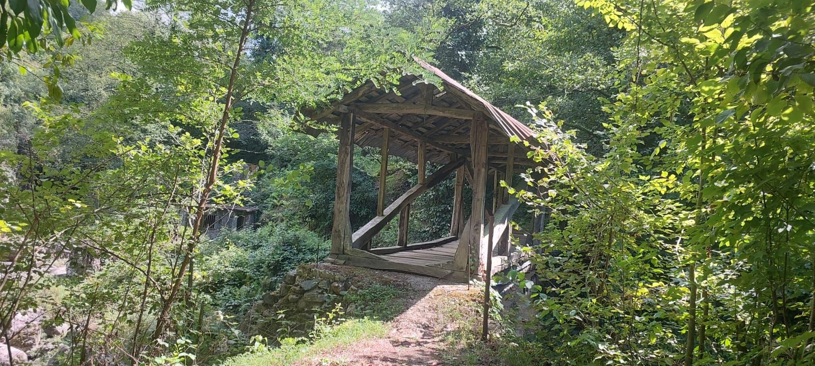Hacılar Şelalesi Tarihî Köprü ve Değirmeni