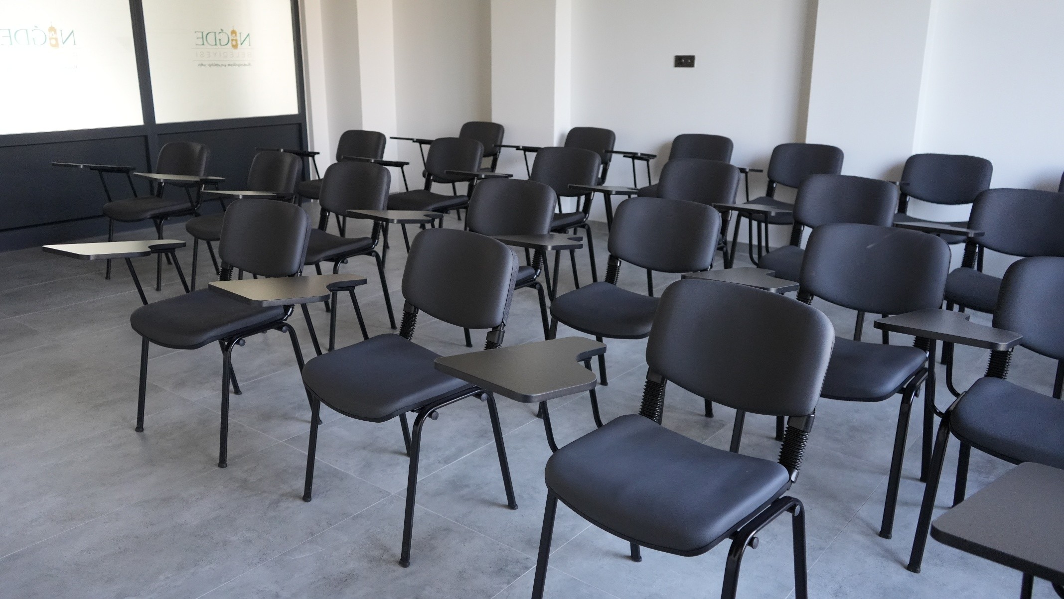 İlhanlı Yaşar Kaplan Kütüphanesi