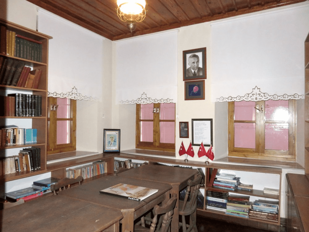 Necati Cumali Anı ve Kültür Evi