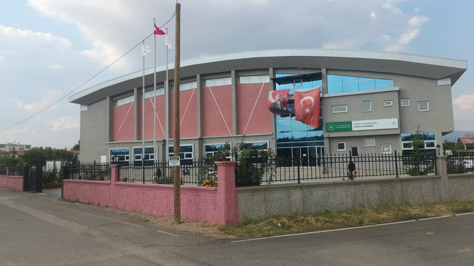 Şarkikaraağaç Gençlik Merkezi