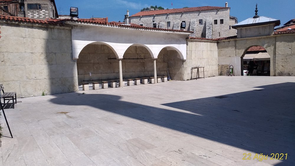 İzzet Mehmet Paşa Cami