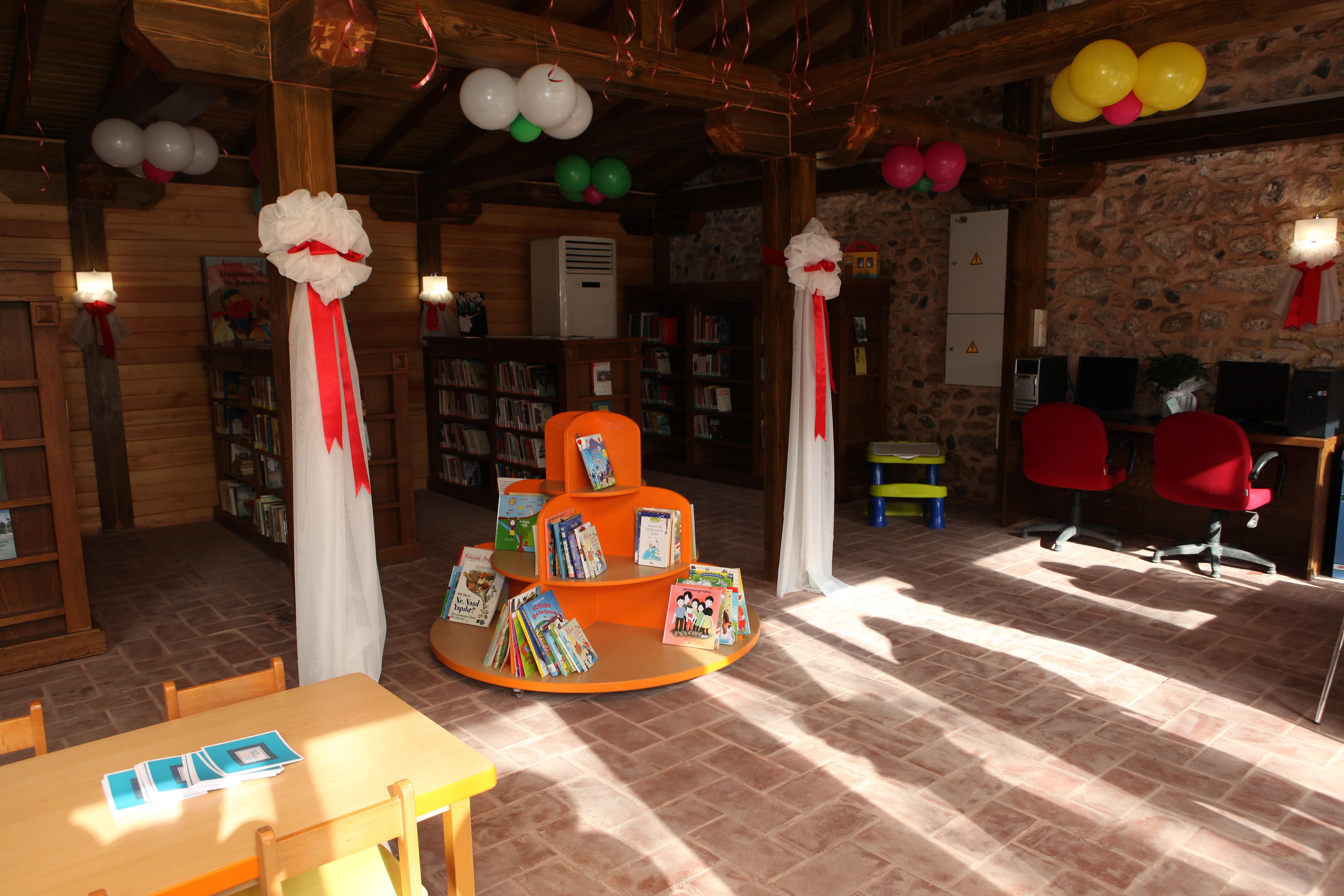 Demirci Kütüphanesi