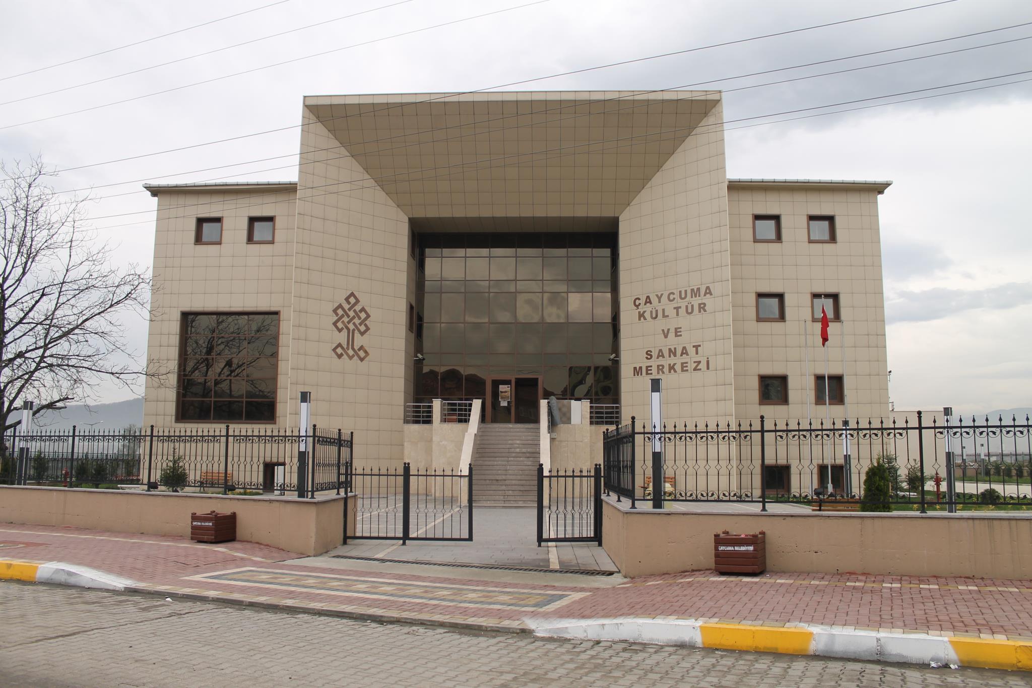 ÇAYCUMA İLÇE HALK KÜTÜPHANESI