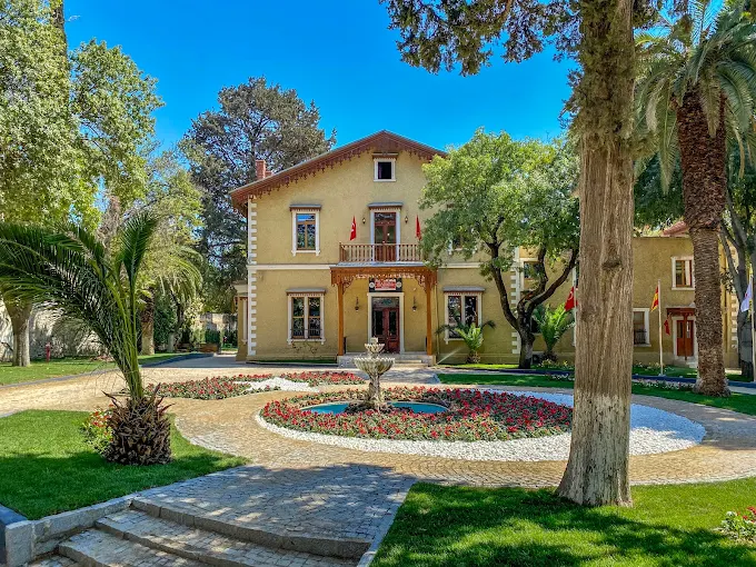 Dokuz Eylül Üniversitesi Türk Bayrakları Müzesi