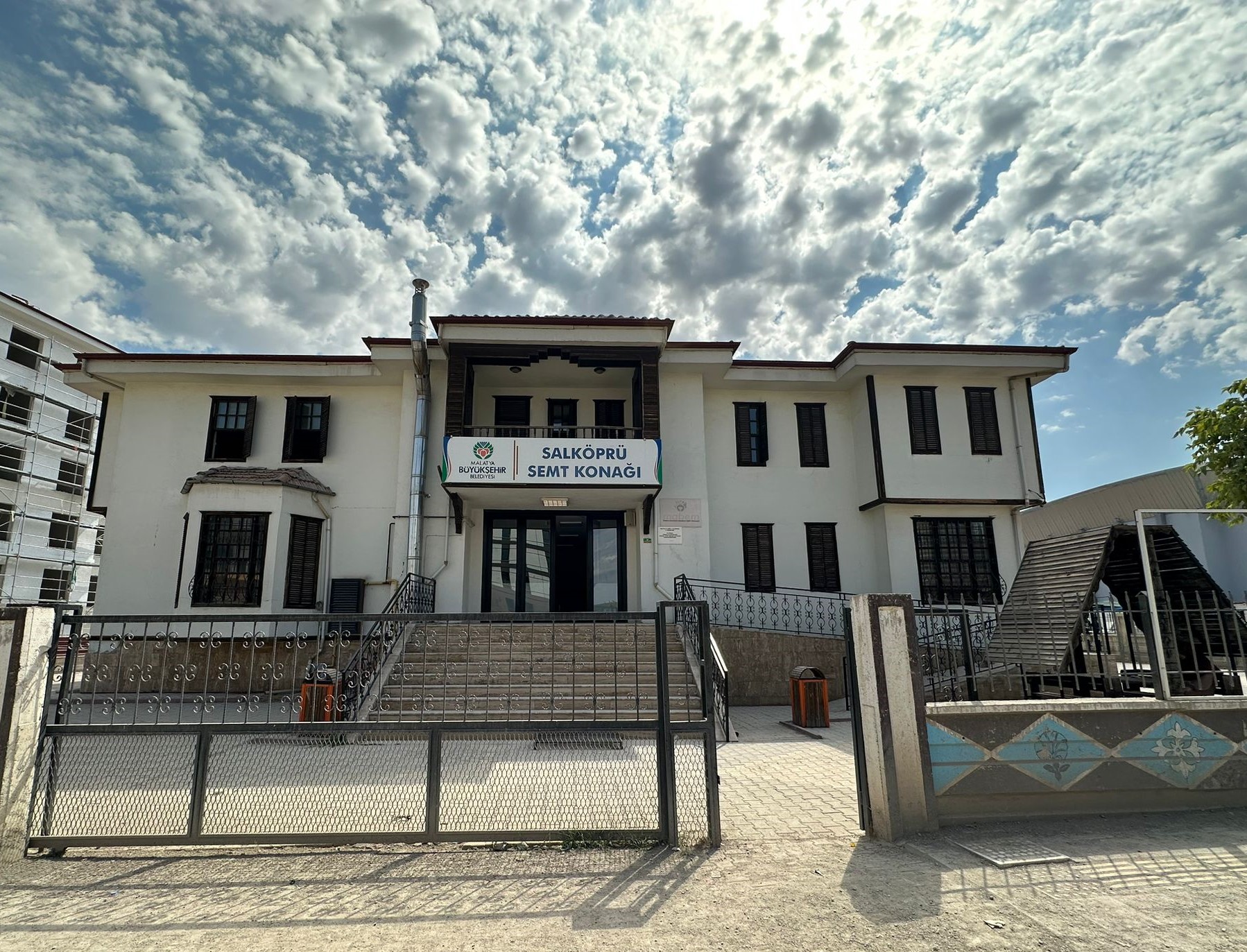 Büyükşehir Belediyesi Salköprü Semt Konağı