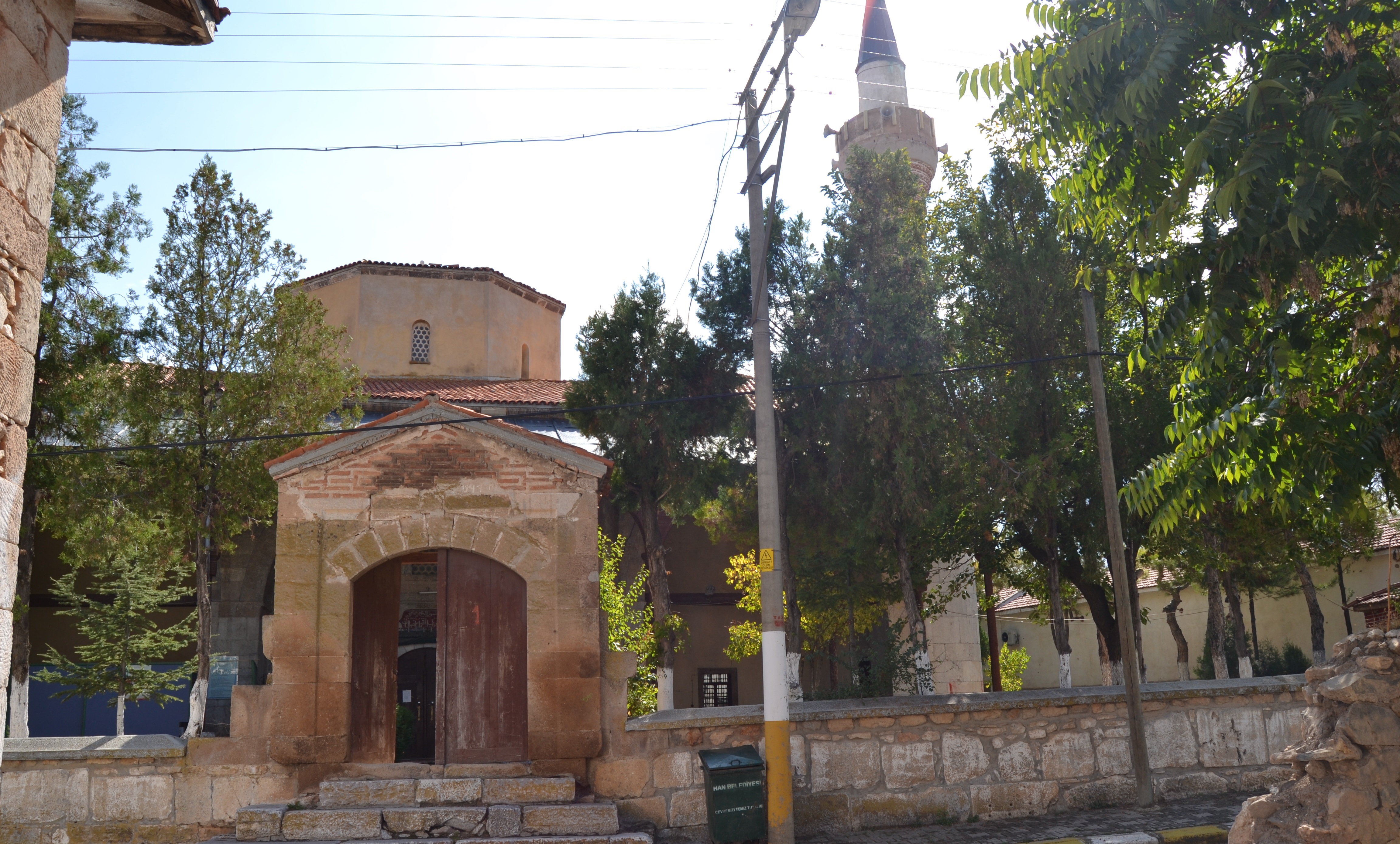 Han Hacı Hüsrev Paşa Camii ve Haziresi