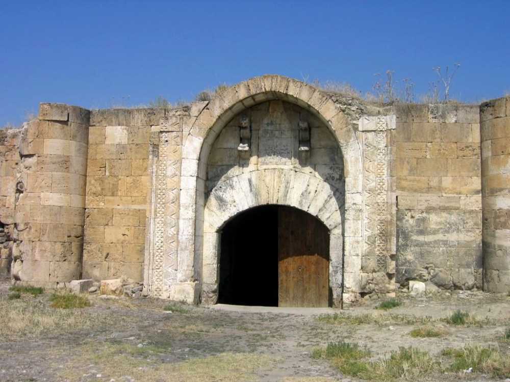 Çardak Hanı (Kervansarayı)