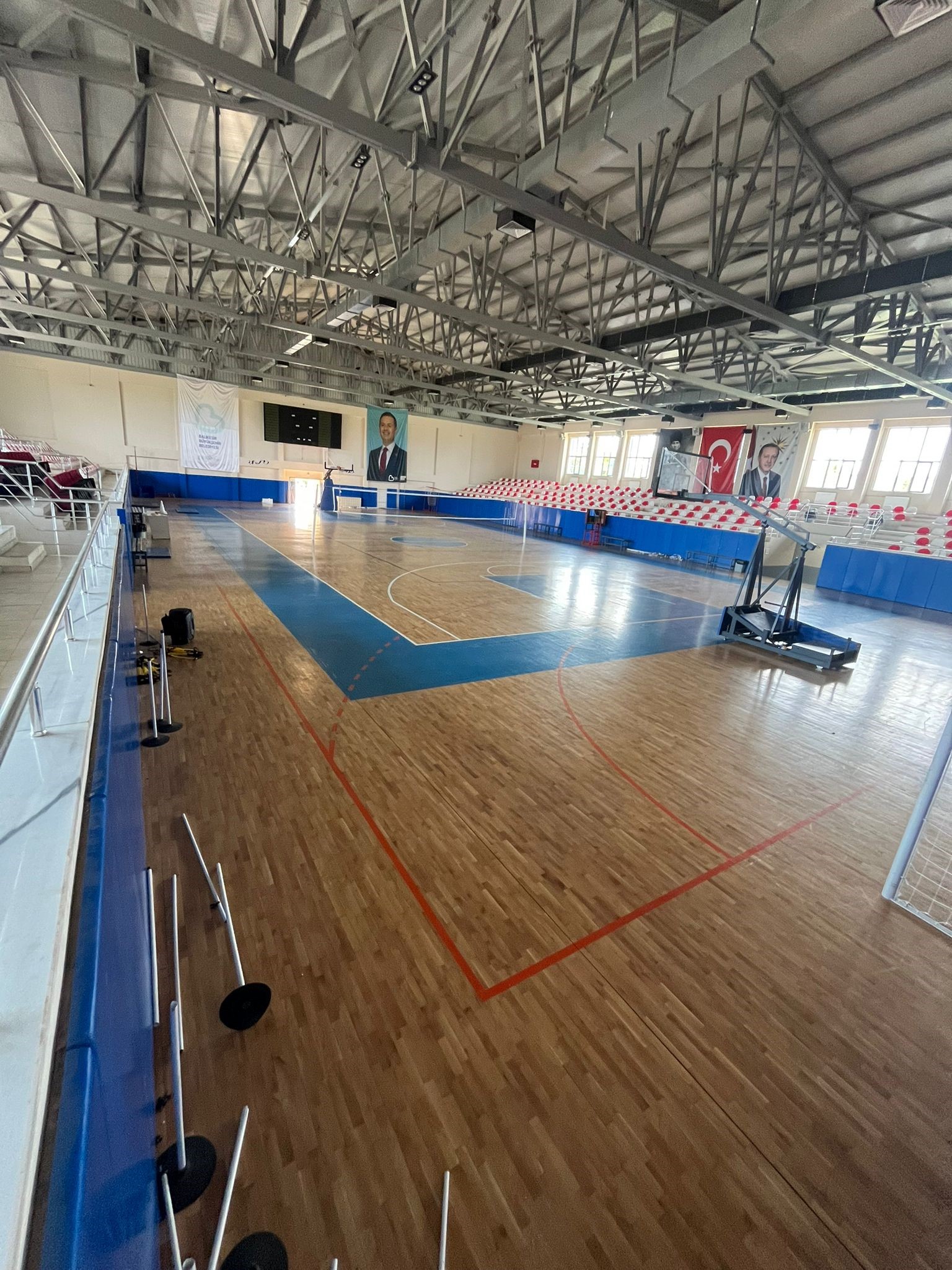 Balıkesir Büyükşehir Belediyesi Edremit Gençlik Spor ve Kongre Merkezi