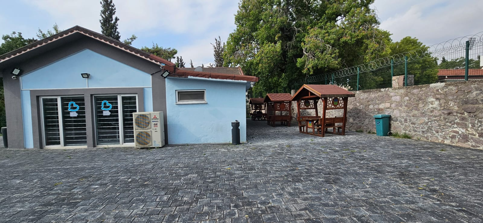 Ece Sıla Ünsal Kütüphanesi