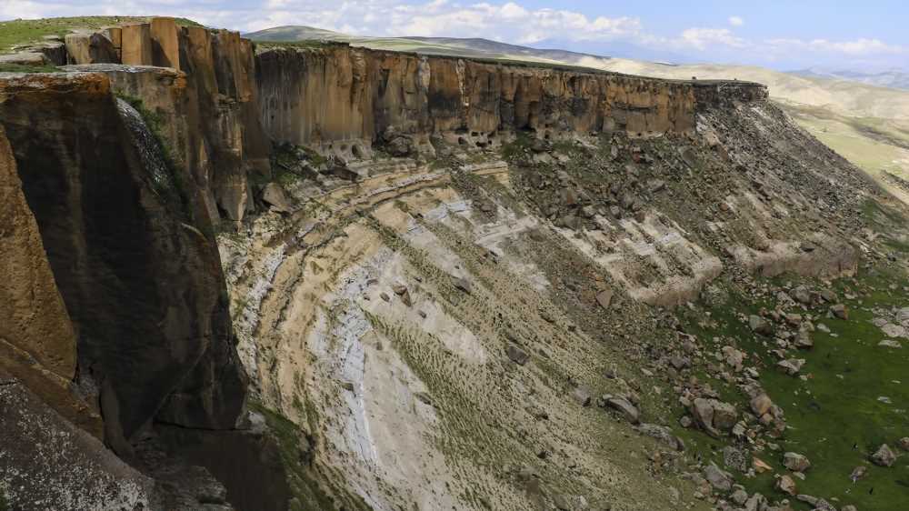 Meya (Günbuldu) Mağarası
