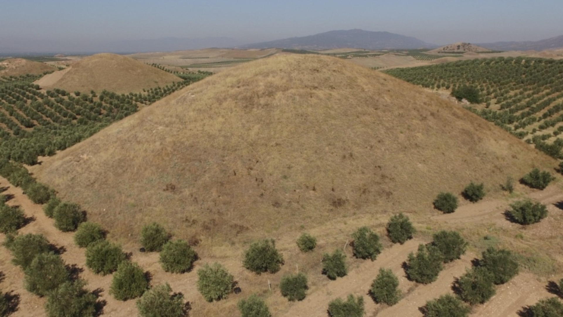 Bin Tepeler (Kral Mezarları)