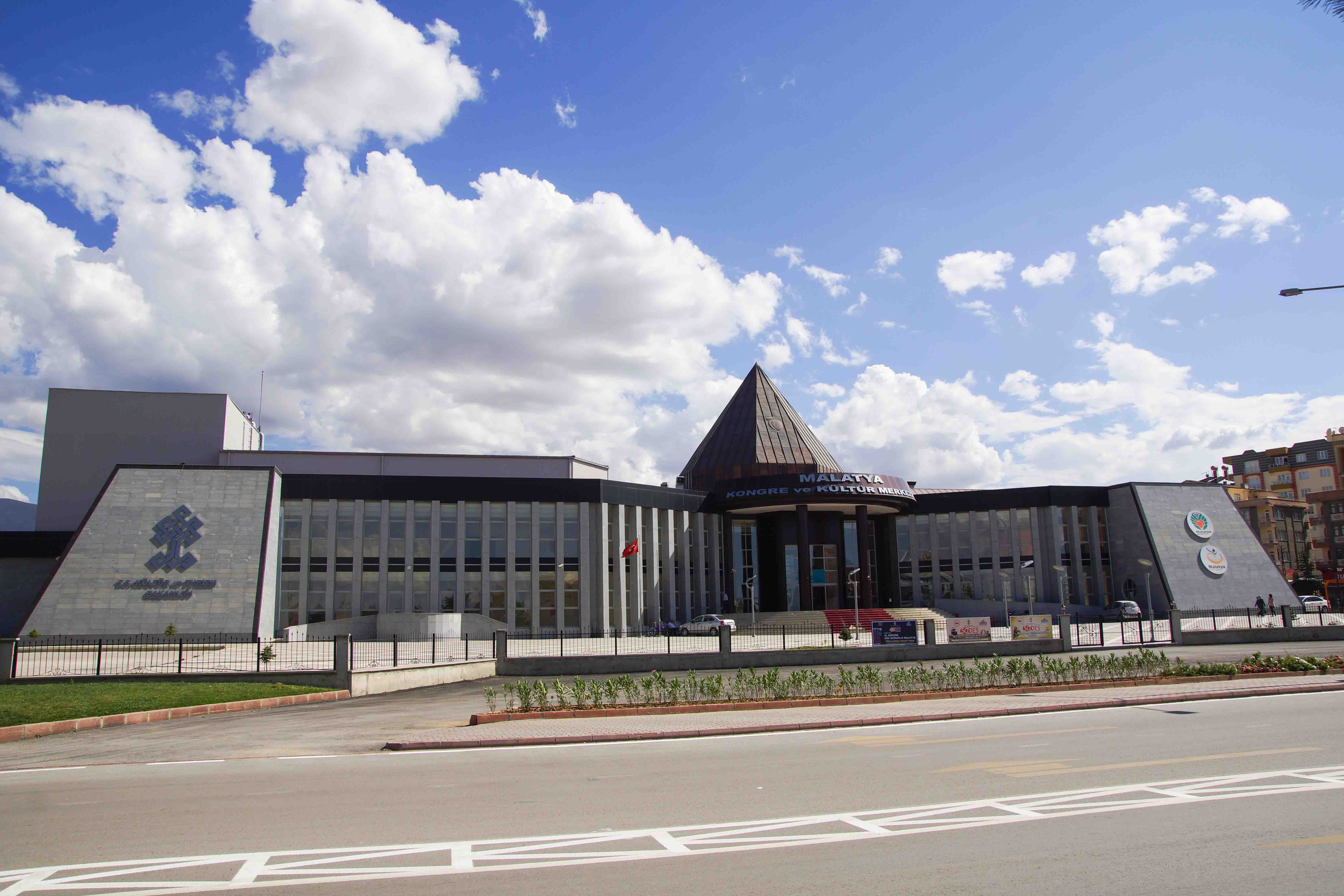 Sadreddin Konevi Halk Kütüphanesi