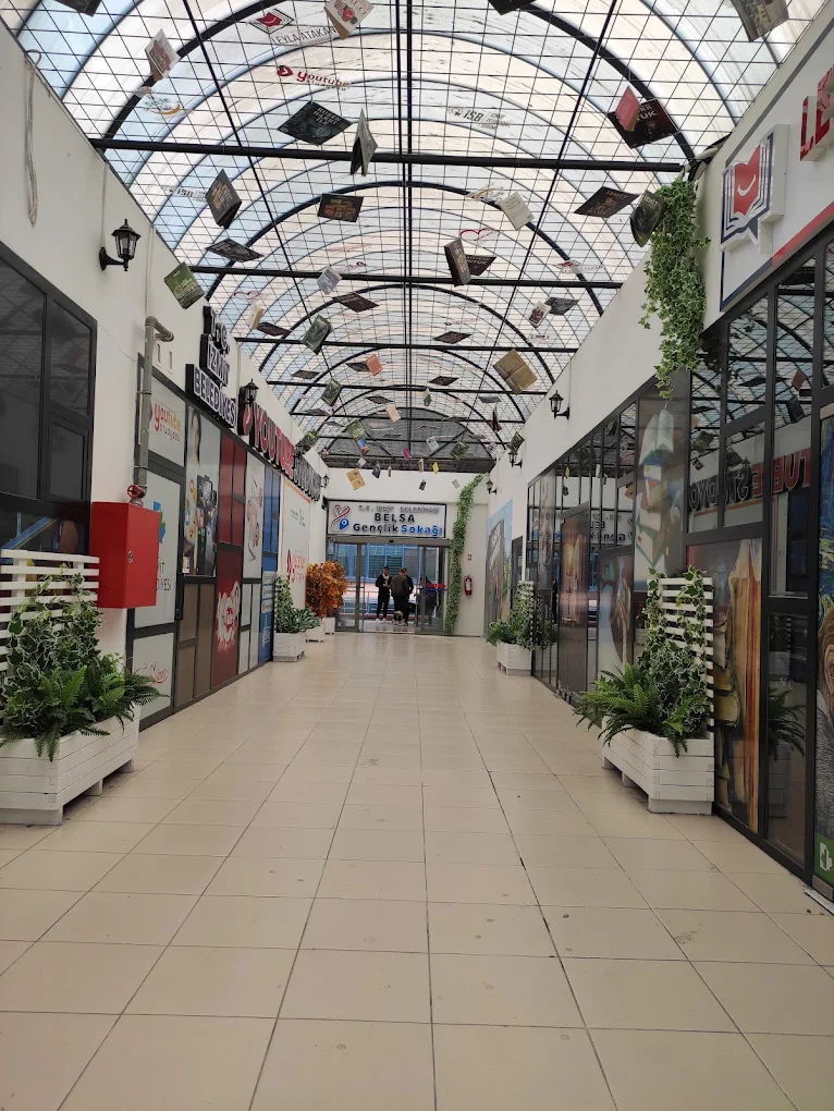 İzmit Belediyesi Leyla Atakan Kütüphanesi