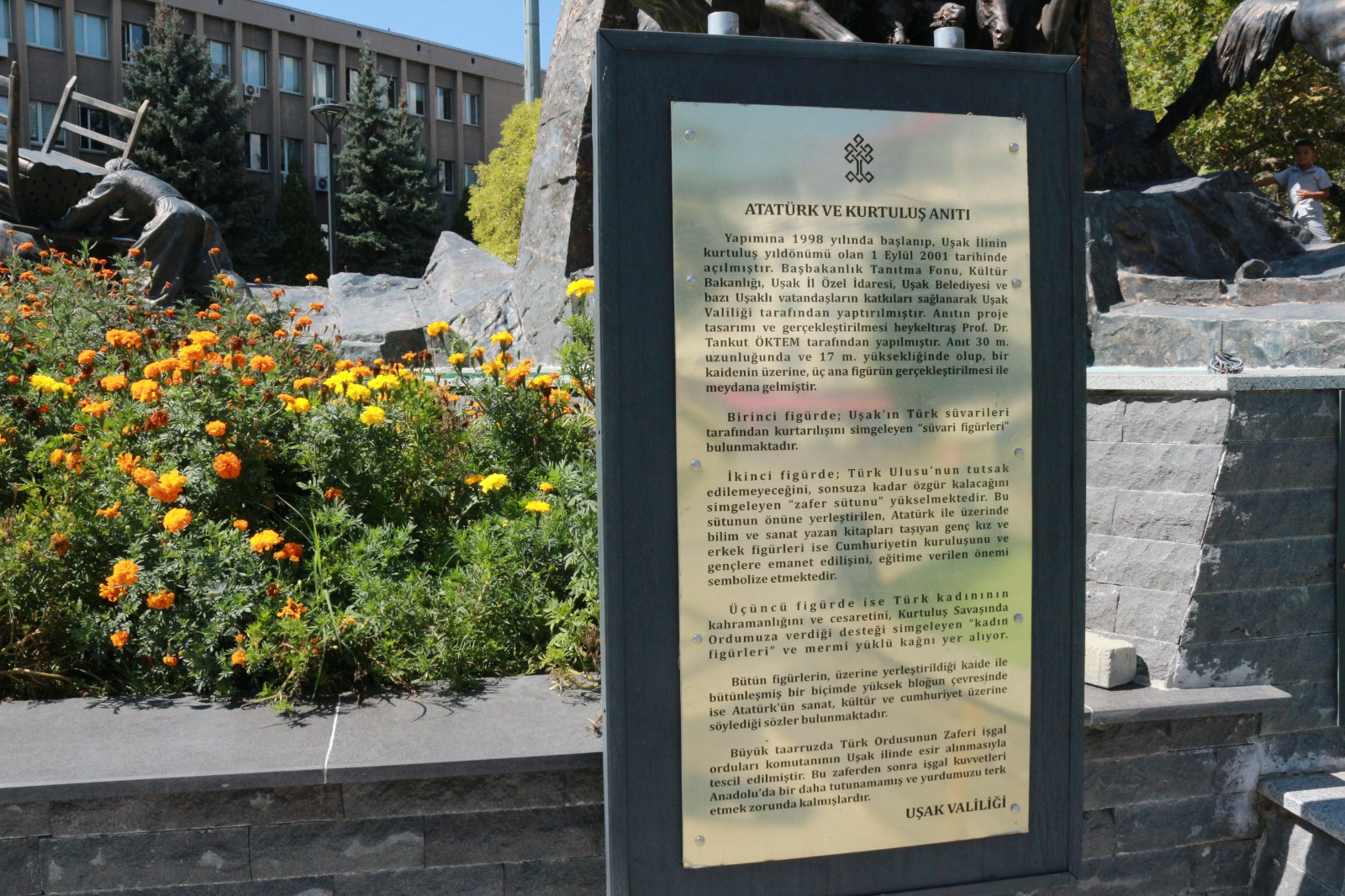 Atatürk Ve Kurtuluş Anıtı