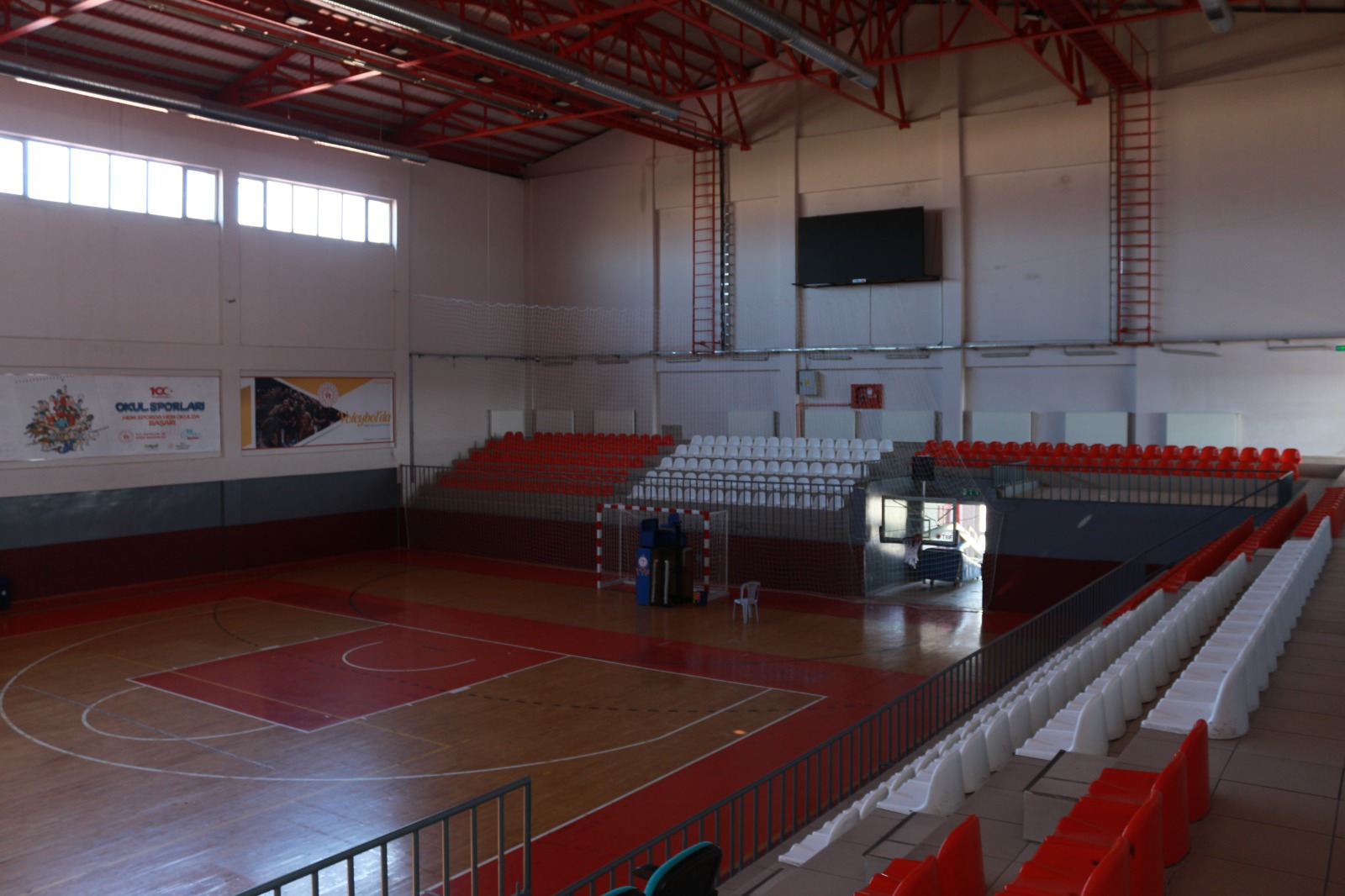 Kalfa Kapalı Spor Salonu