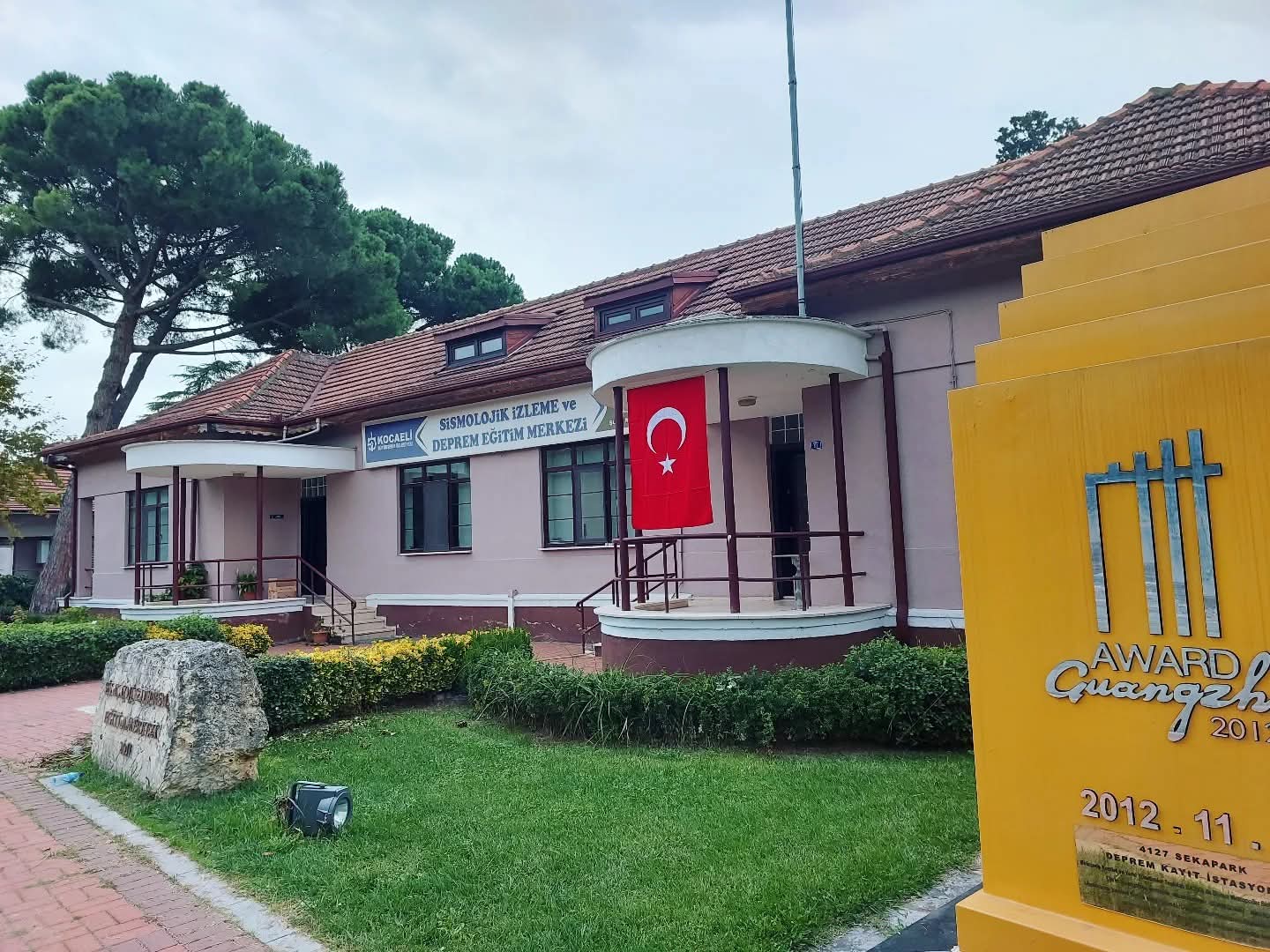 Sismolojik İzleme ve Deprem Eğitim Merkezi