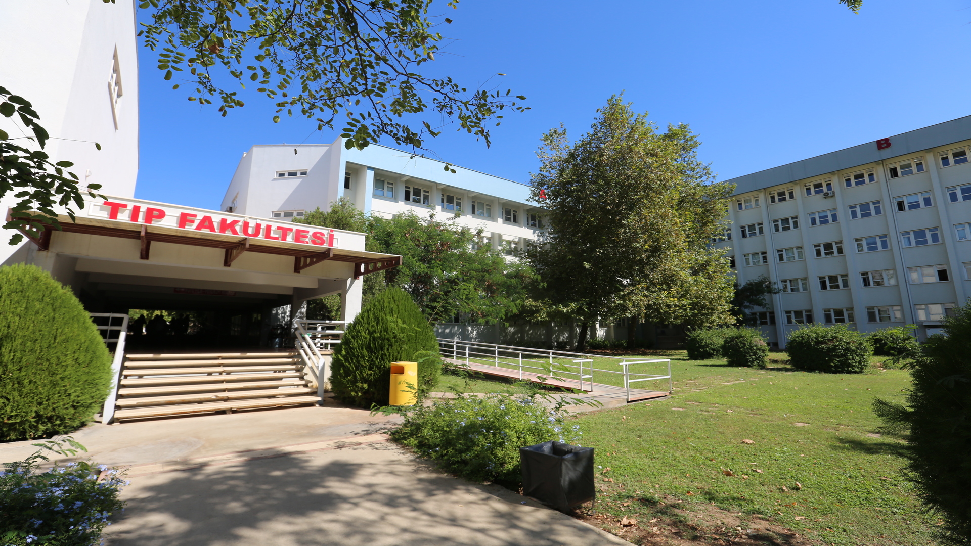 Akdeniz Üniversitesi Tıp Fakültesi Bilim Kafe