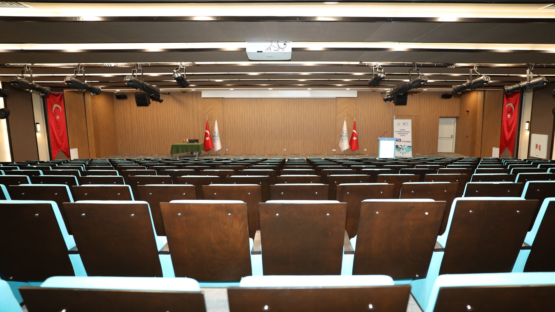 Alanya Alaaddin Keykubat Üniversitesi Alev Alatlı Konferans Salonu