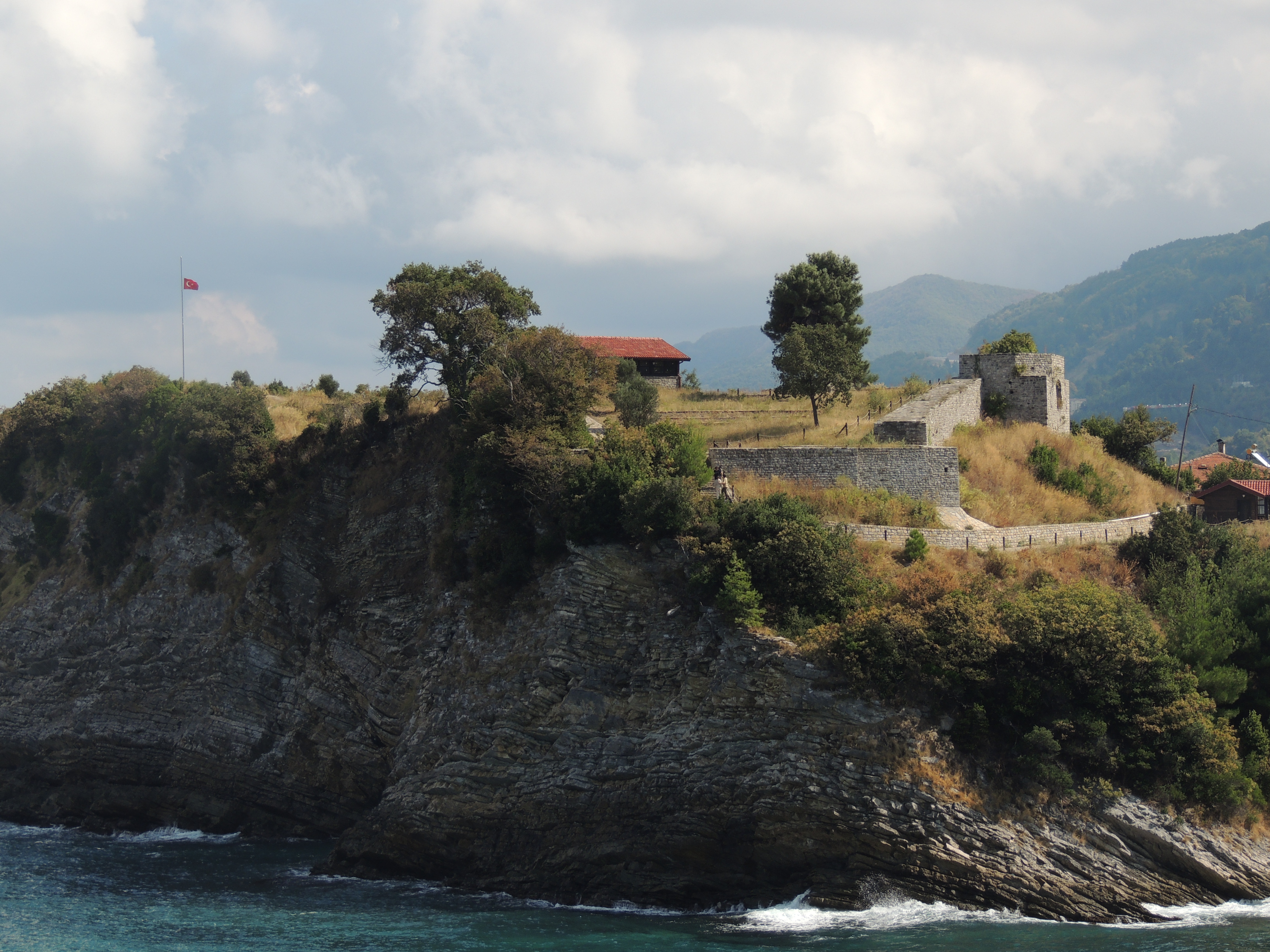 Ginolu Koyu ve Ginolu Kalesi
