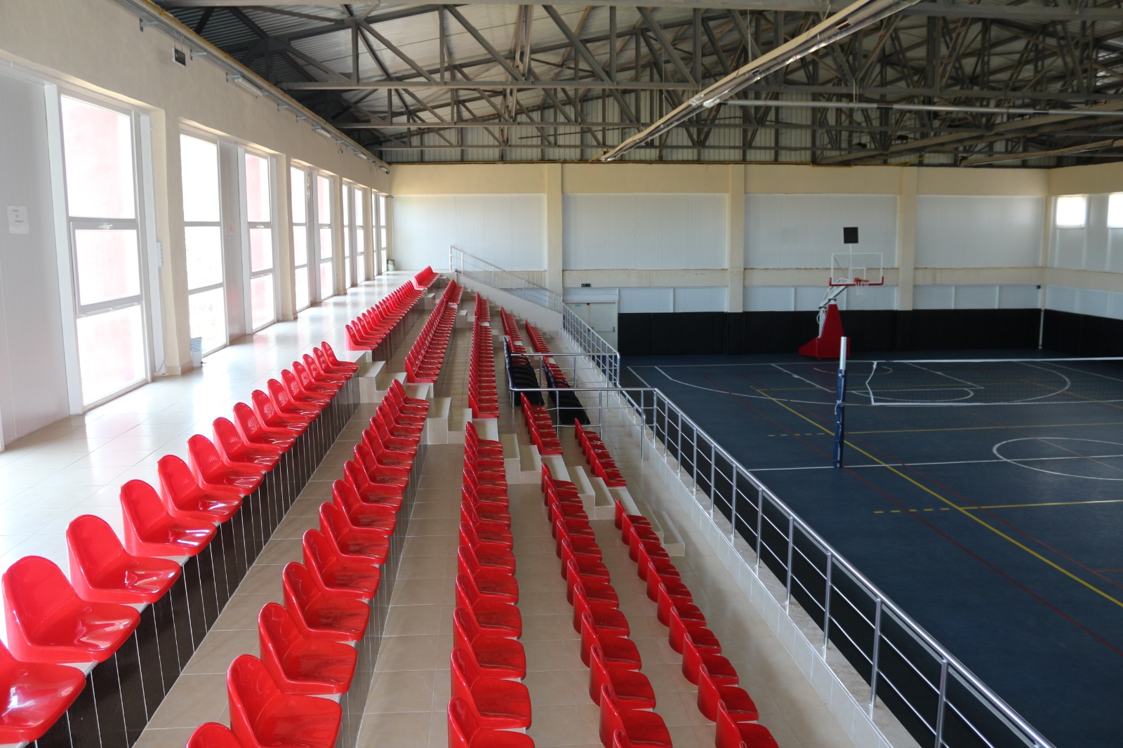 Karahallı Spor Salonu