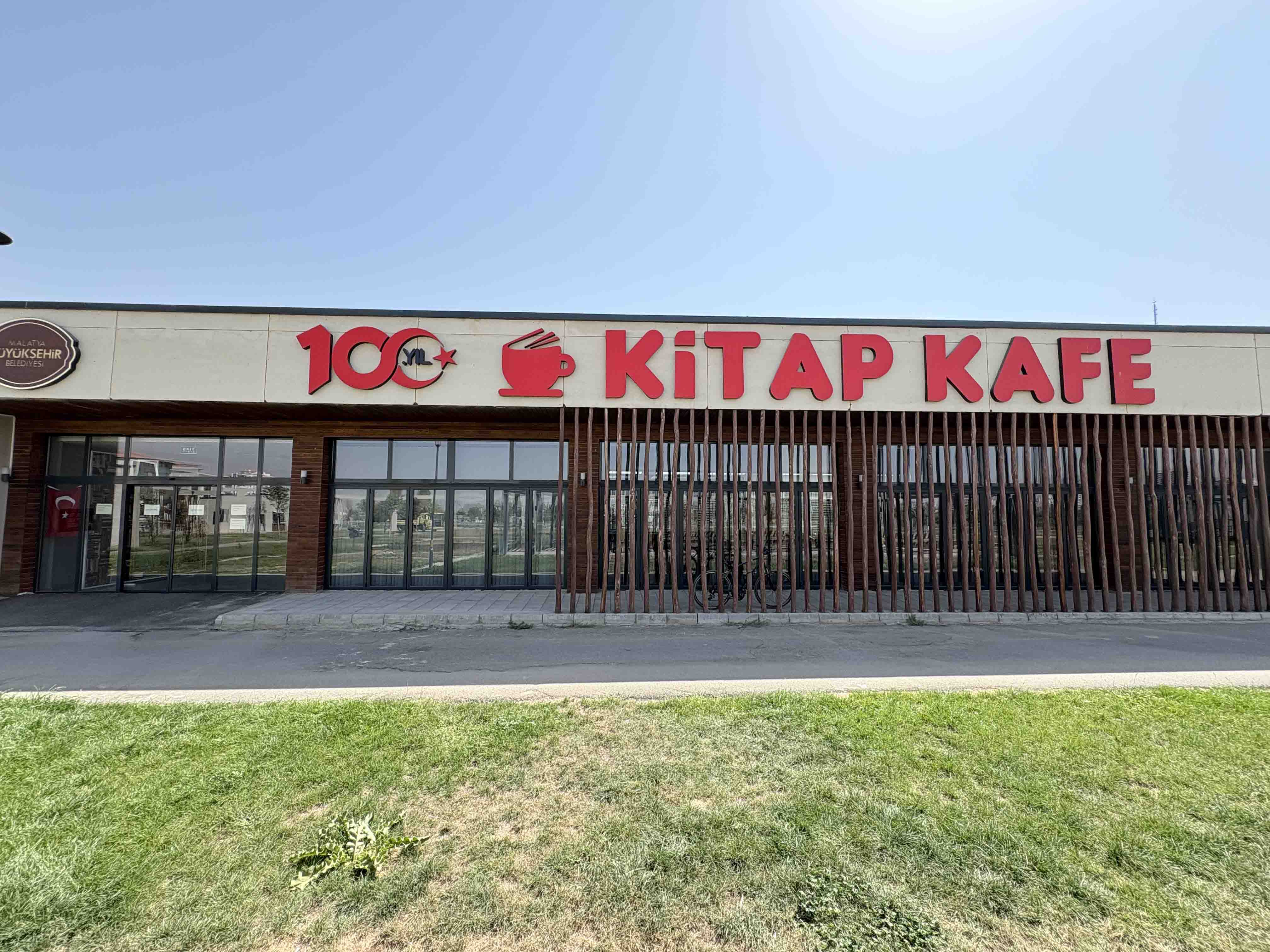 Büyükşehir Belediyesi 100. Yıl Kitap Kafe