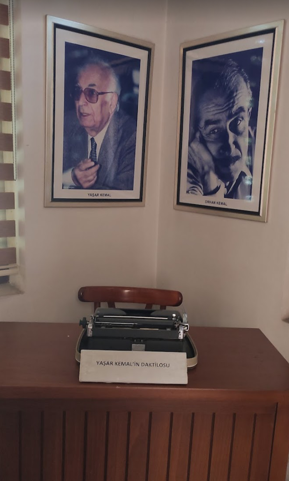 Adana Karacaoğlan Edebiyat Müze Kütüphanesi