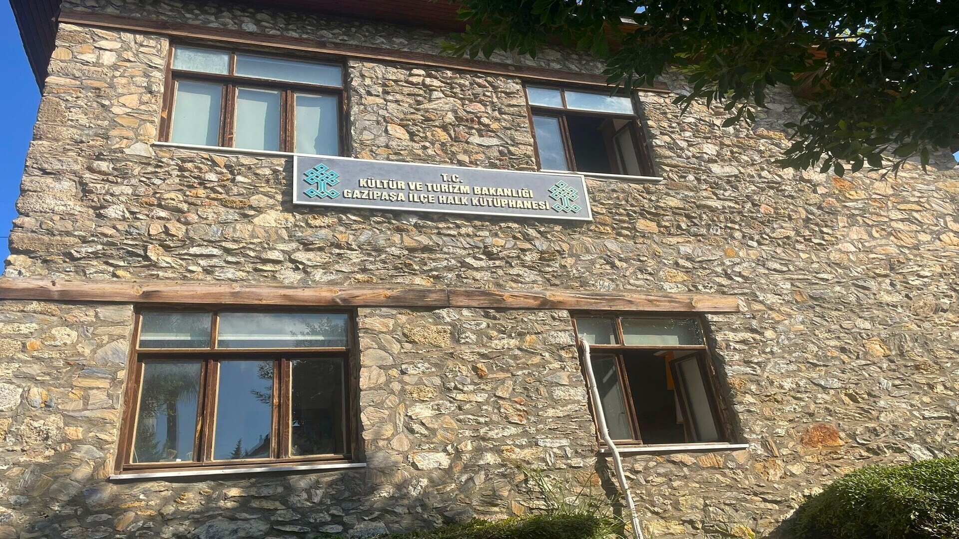 Gazipaşa İlçe Halk Kütüphanesi