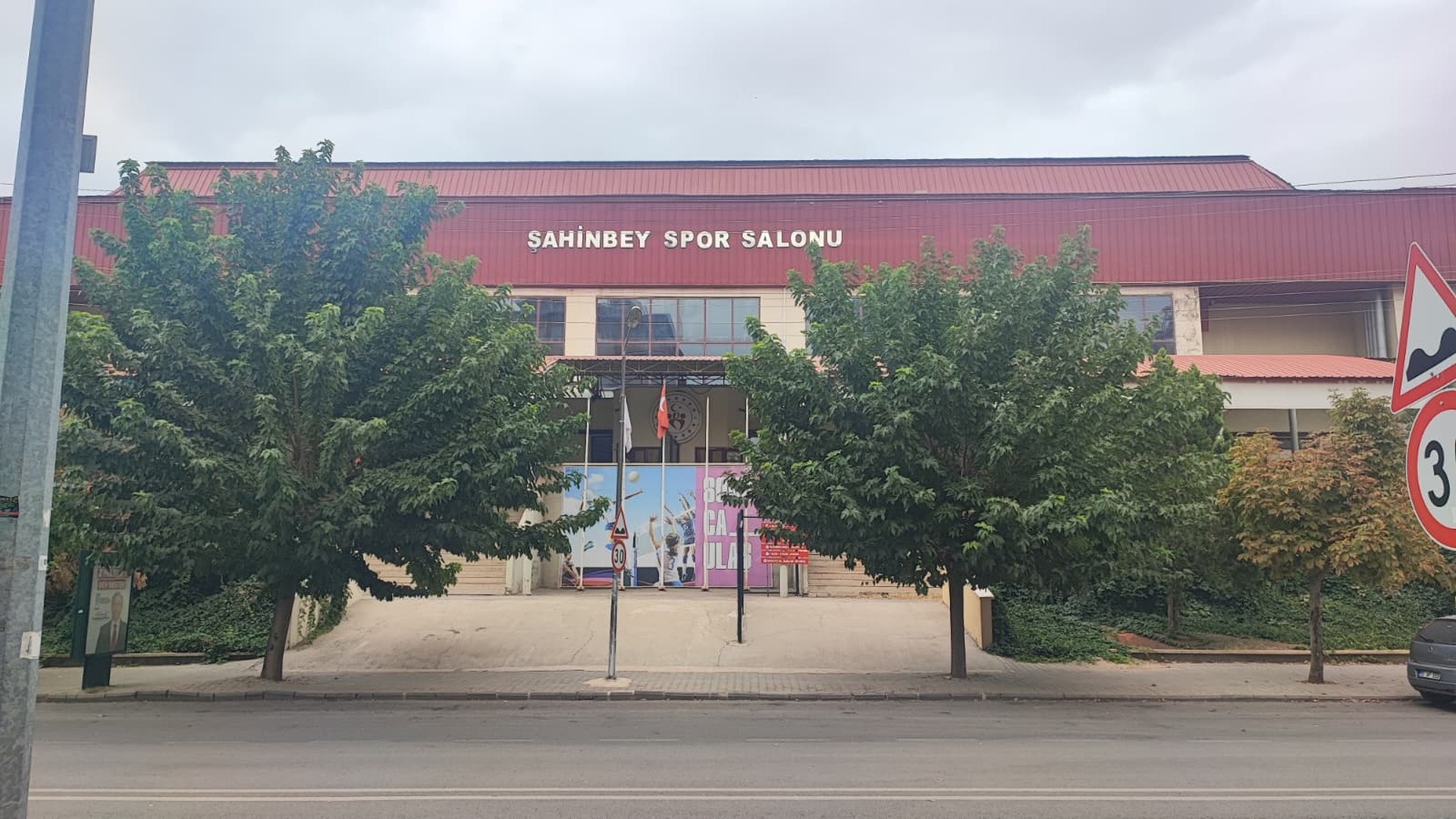 Şahinbey Spor Salonu