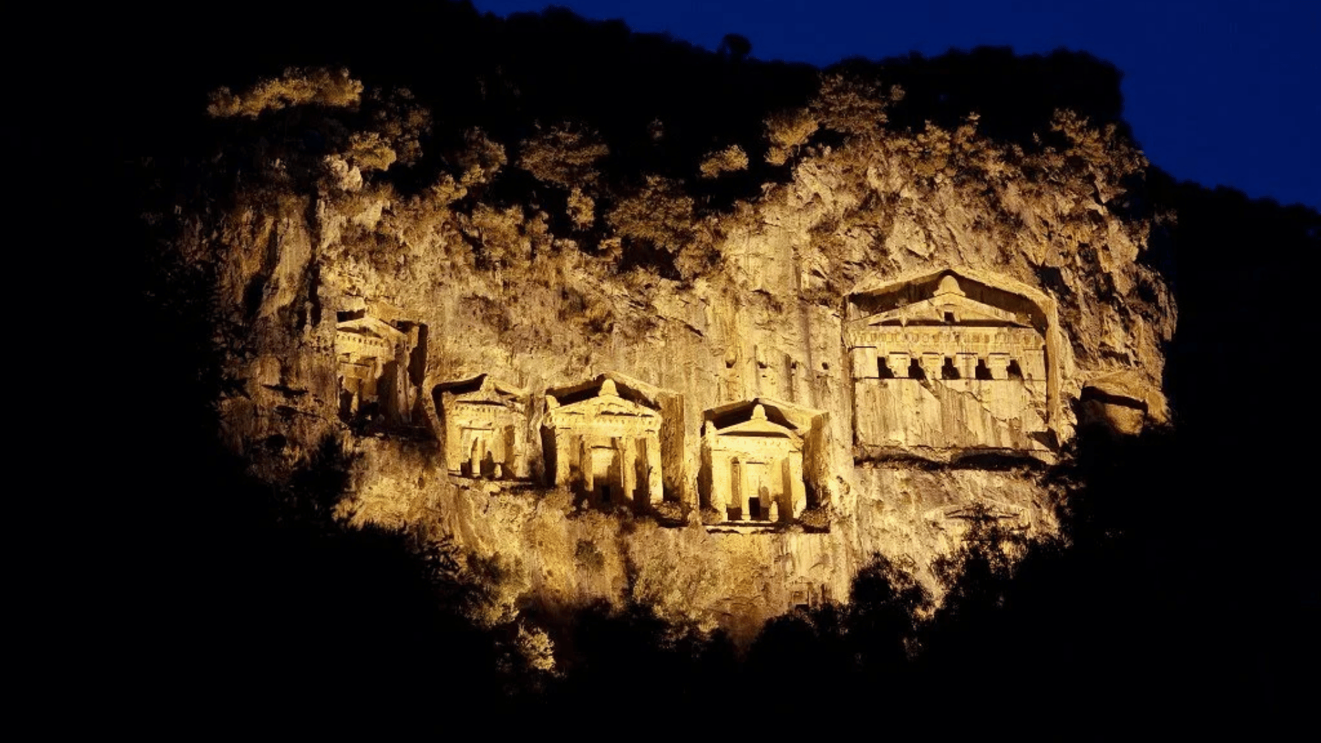 Kaunos Kral Mezarları