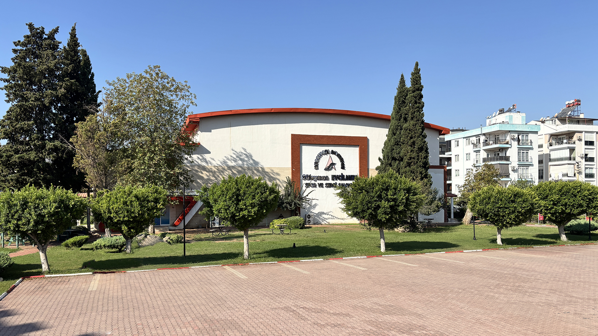 Muratpaşa Belediyesi Süleyman Evcilmen Spor ve Sergi Salonu