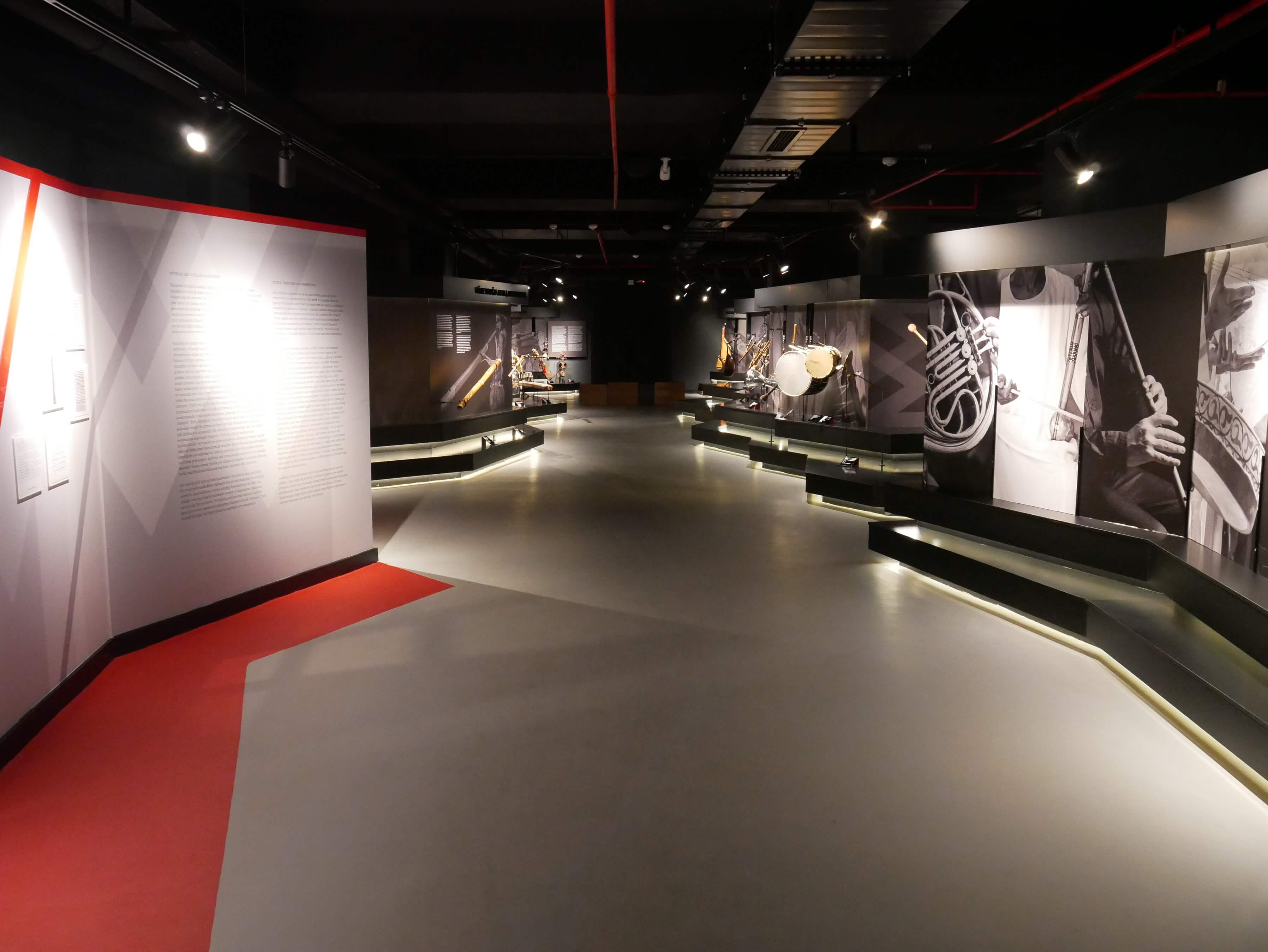 Dr. Hüseyin Parkan Sanlıkol Müzik  Enstrümanları Müzesi