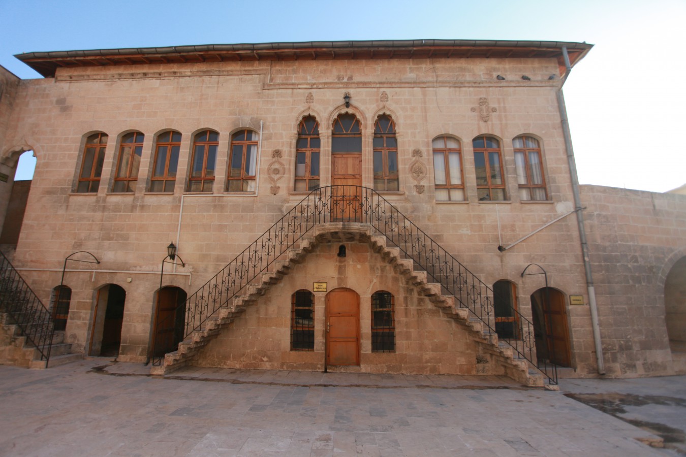 Aziz Petrus ve Aziz Paulus Kilisesi (Reji Kilisesi)