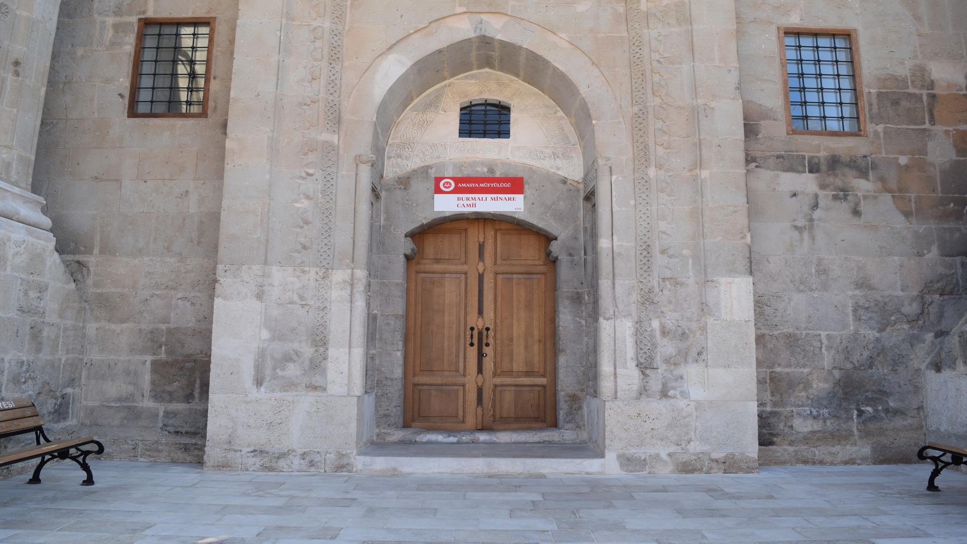 Burmalı Minare Camii