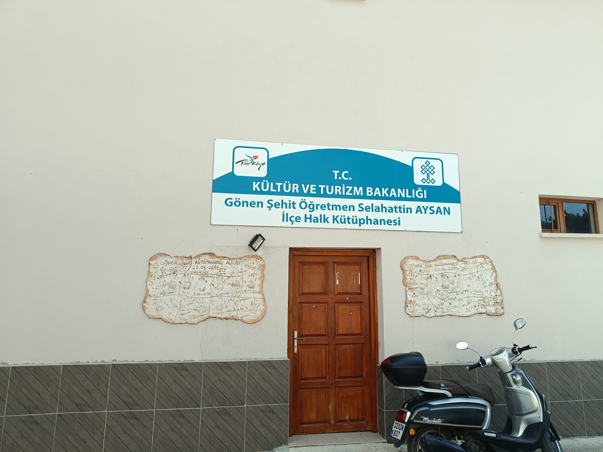 Gönen Kütüphanesi