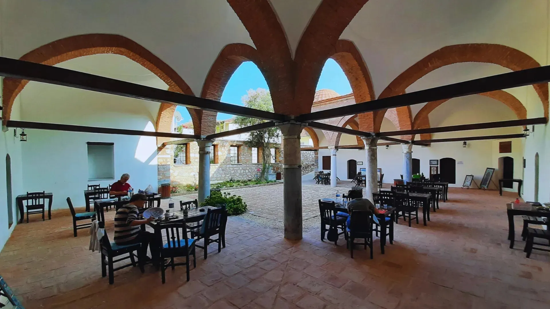 İznik Çiniciler Çarşısı (Süleyman Paşa Medresesi)