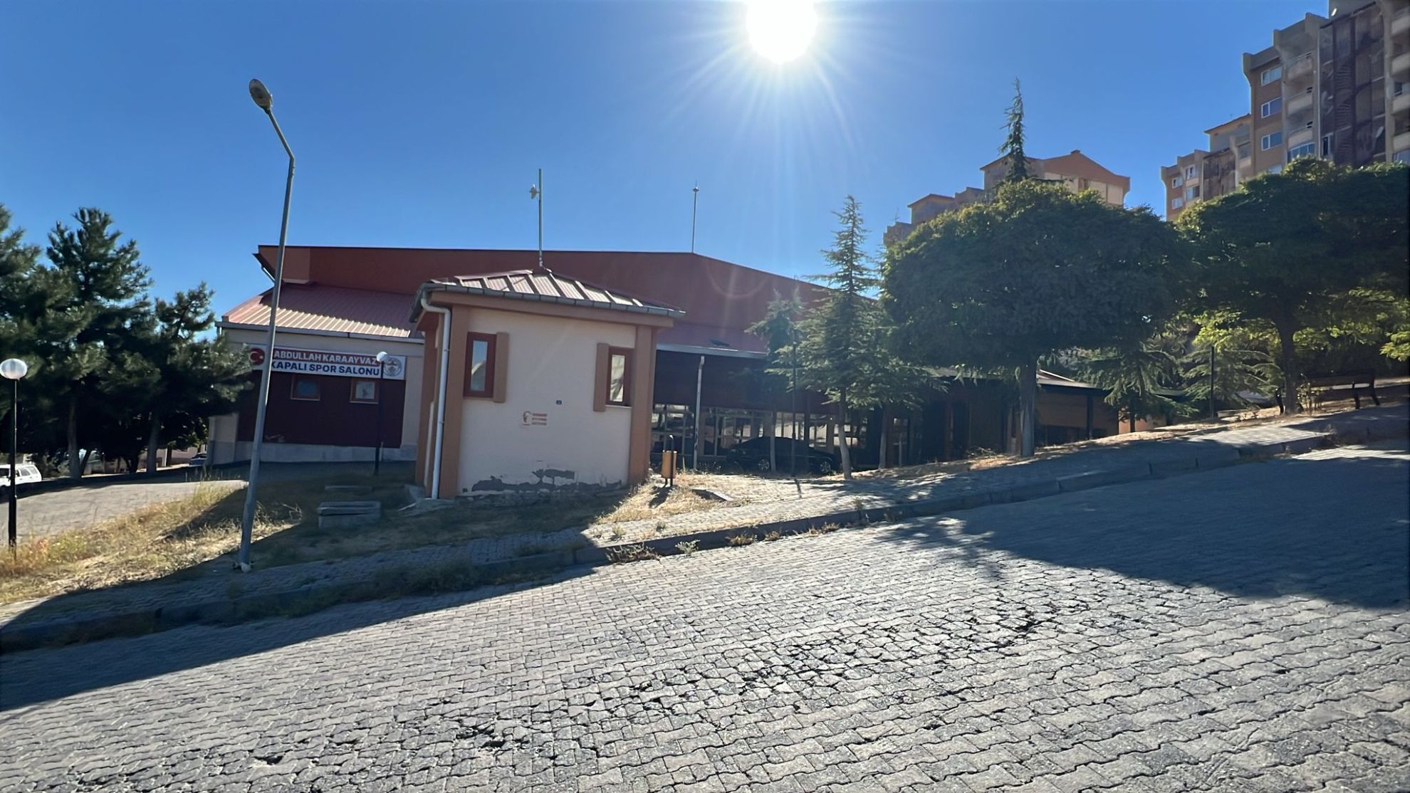 Kale Abdullah Karaayvaz Spor Salonu