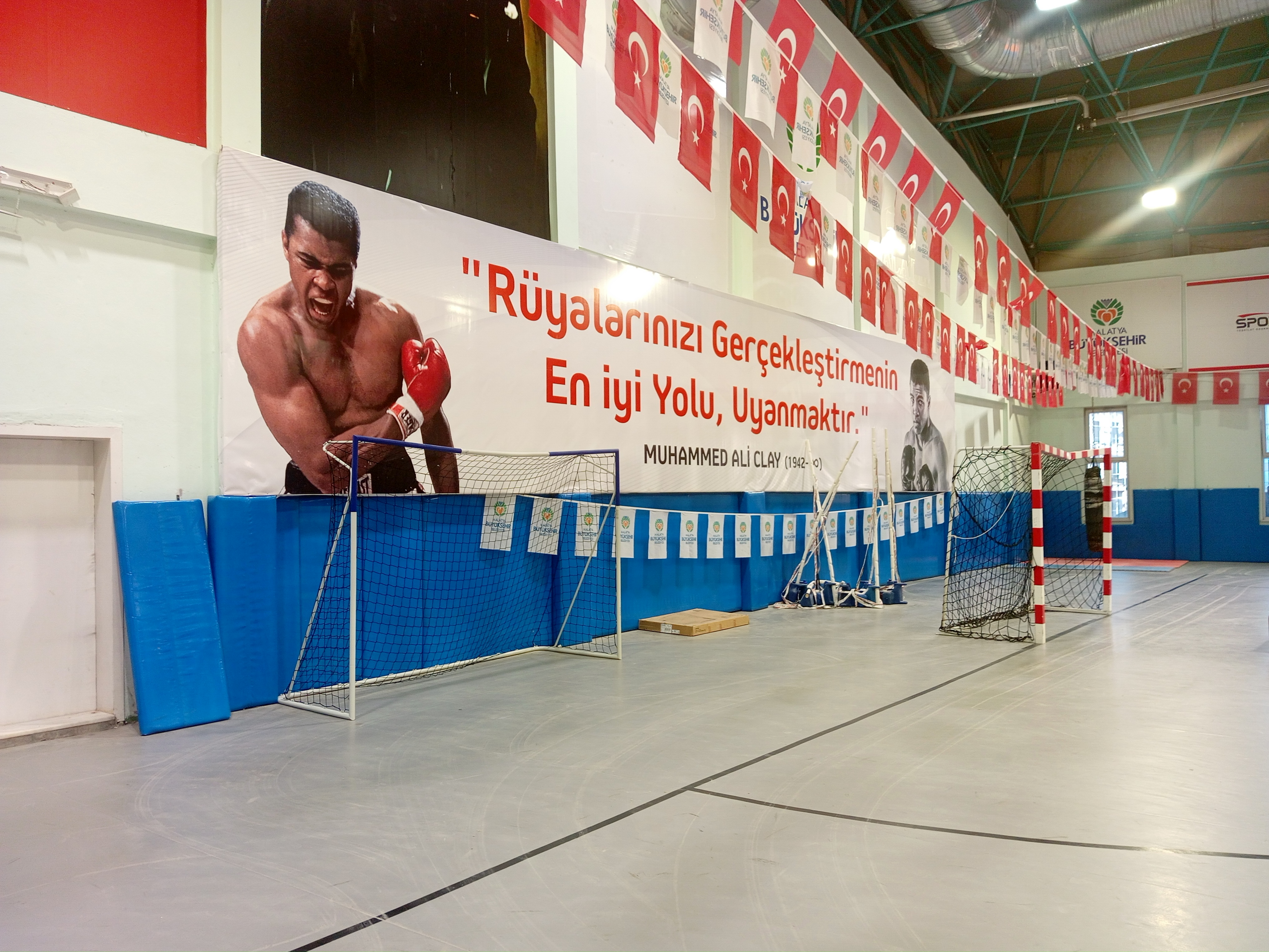 Büyükşehir Belediyesi Muhammed Ali Clay Spor Salonu