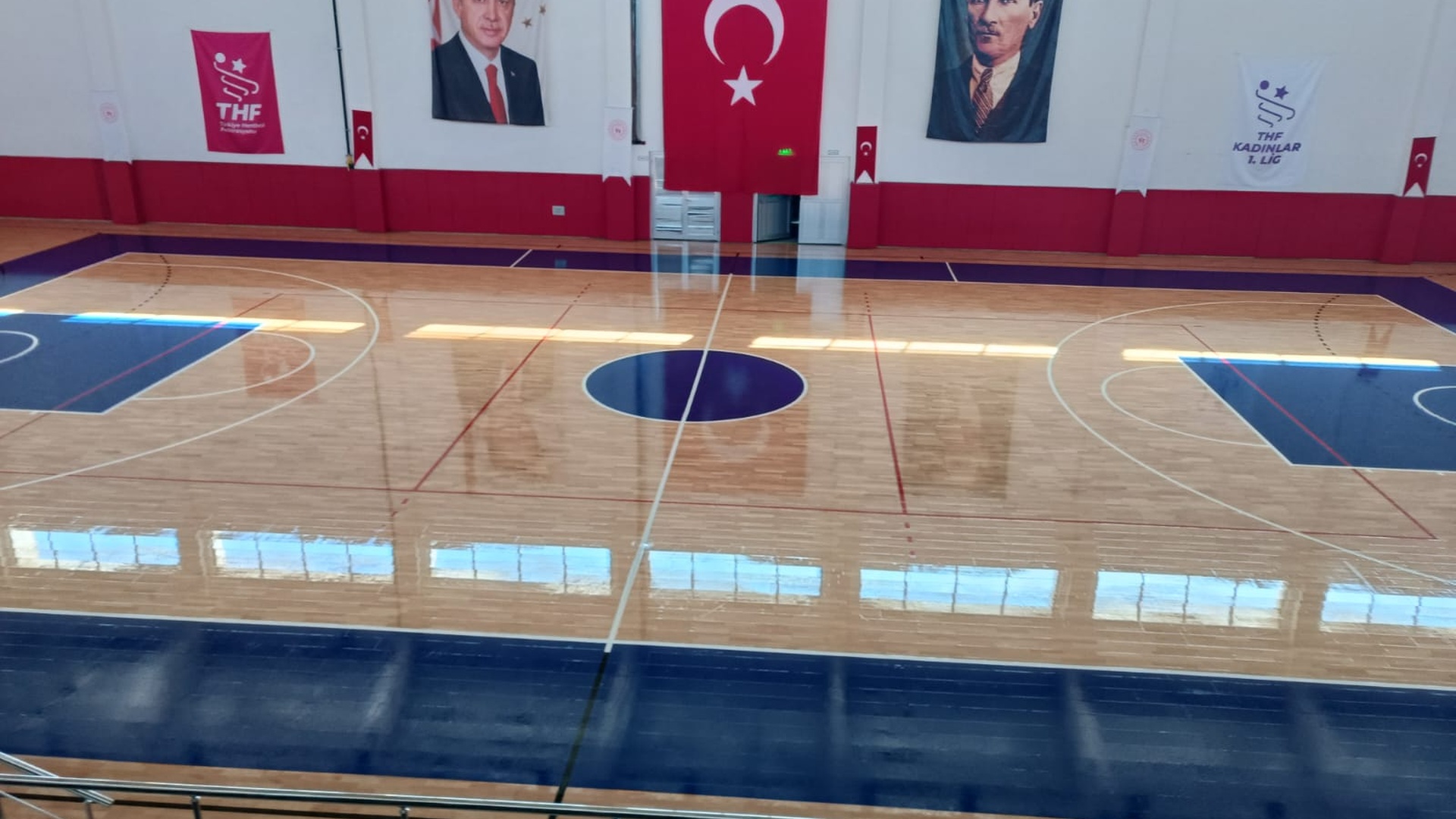 Oğuzeli Spor Salonu