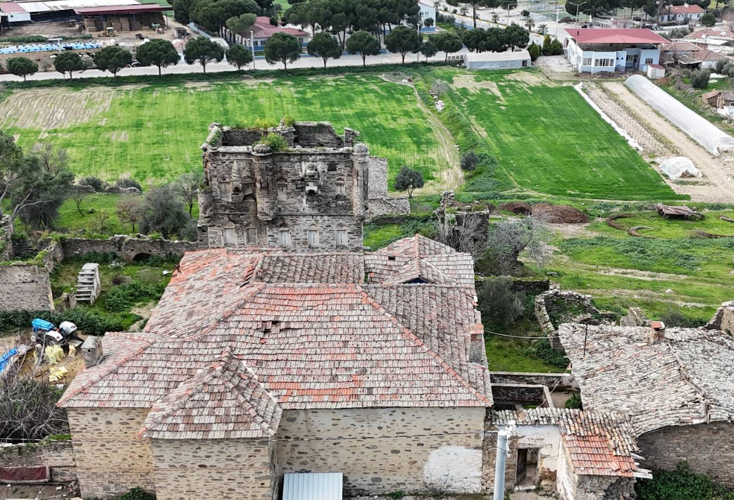 Arpaz Kalesi ve Beyler Konağı