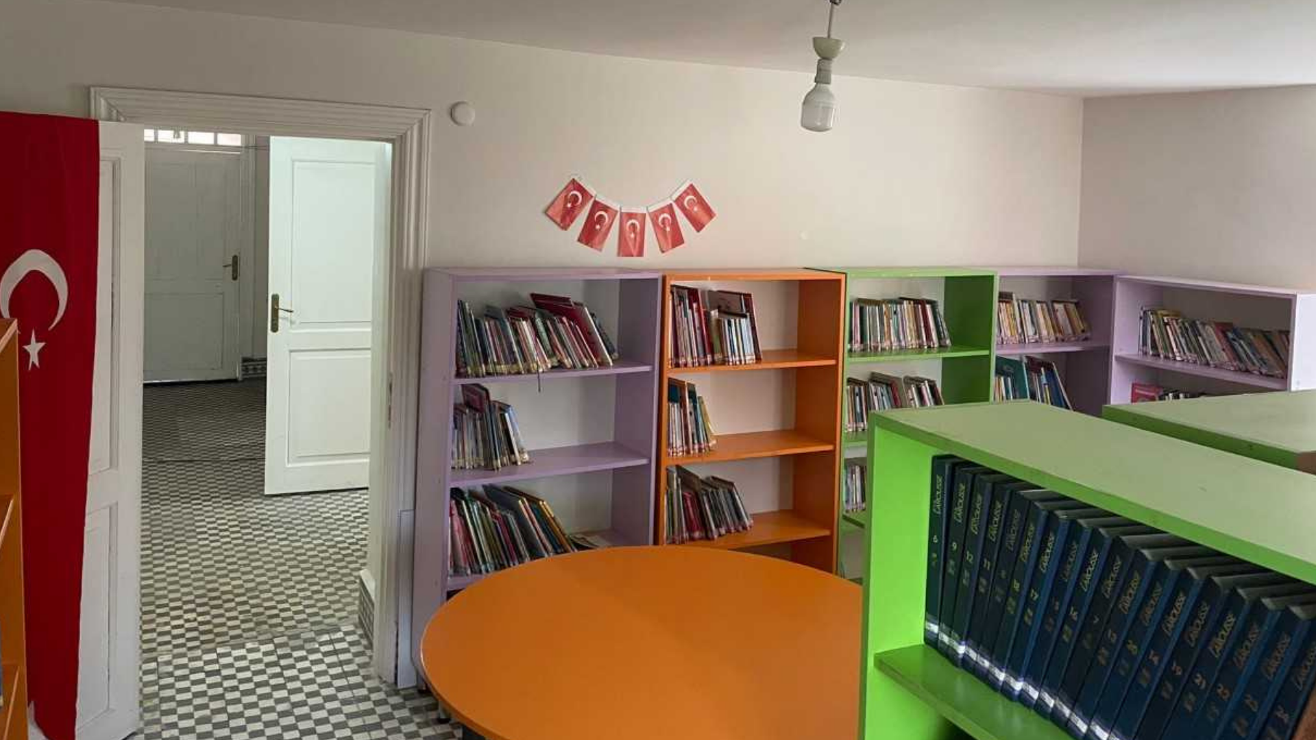 Mimar Sinan Halk Kütüphanesi (Enver Paşa Köşkü)