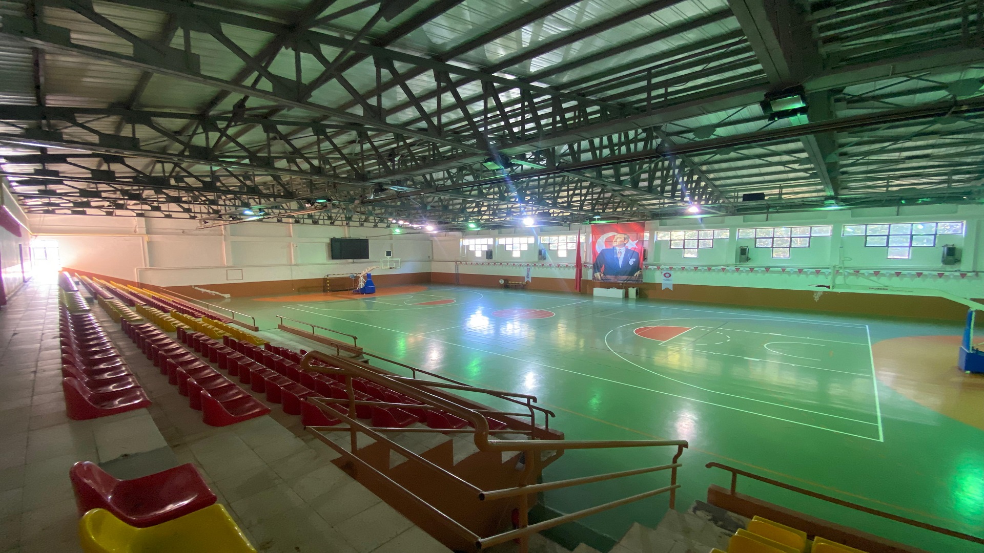 Ulubey 75. Yıl Spor Salonu