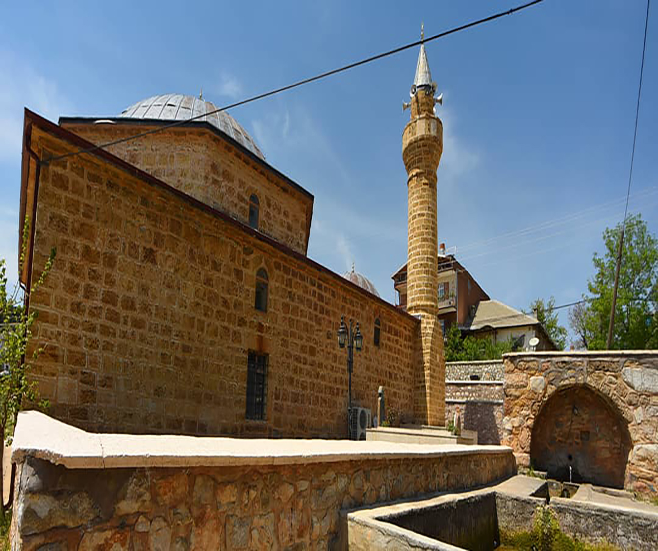 Üçpınar Kurşunlu Cami