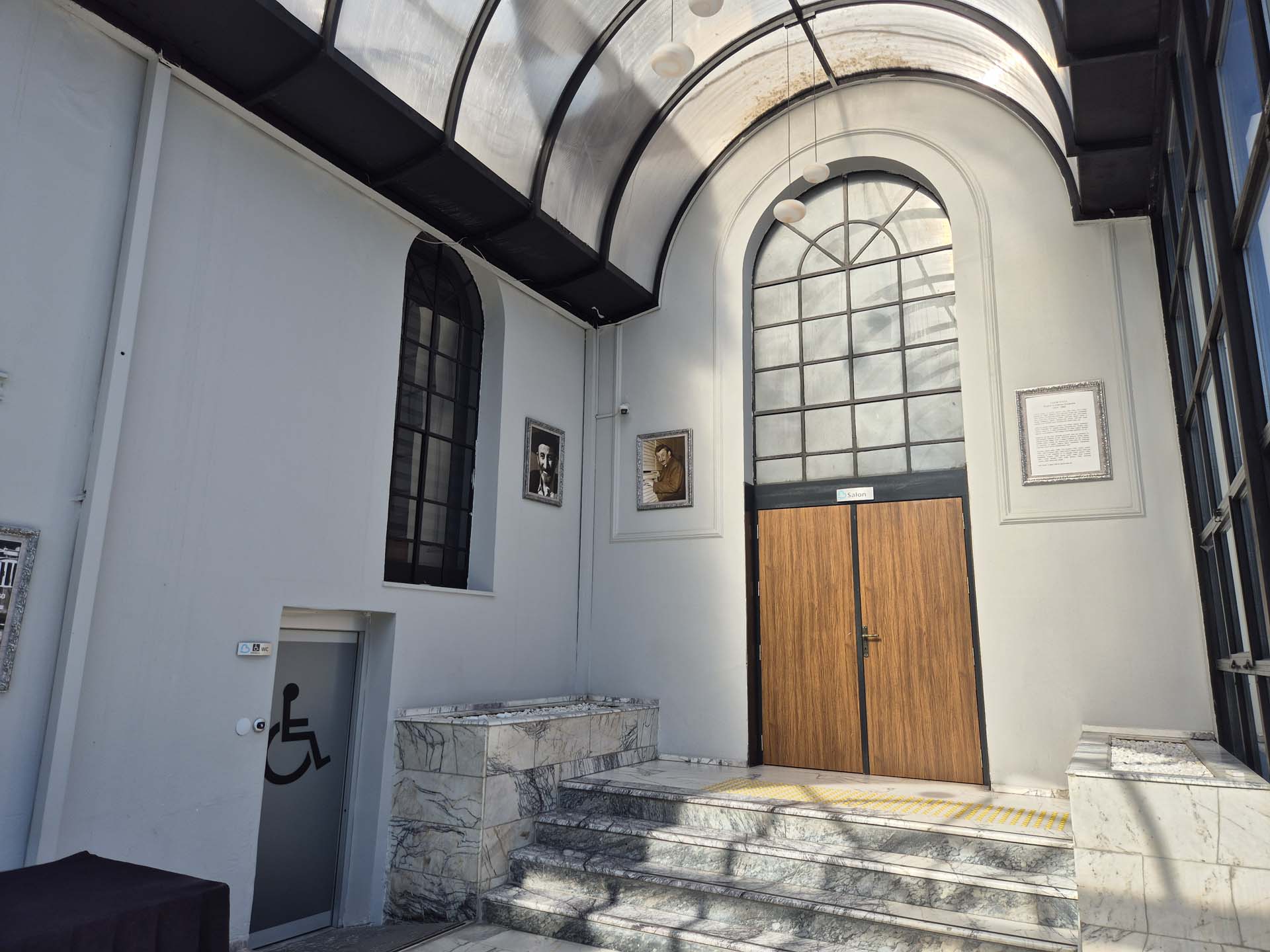 Salih Tozan Toplantı ve Gösteri Merkezi