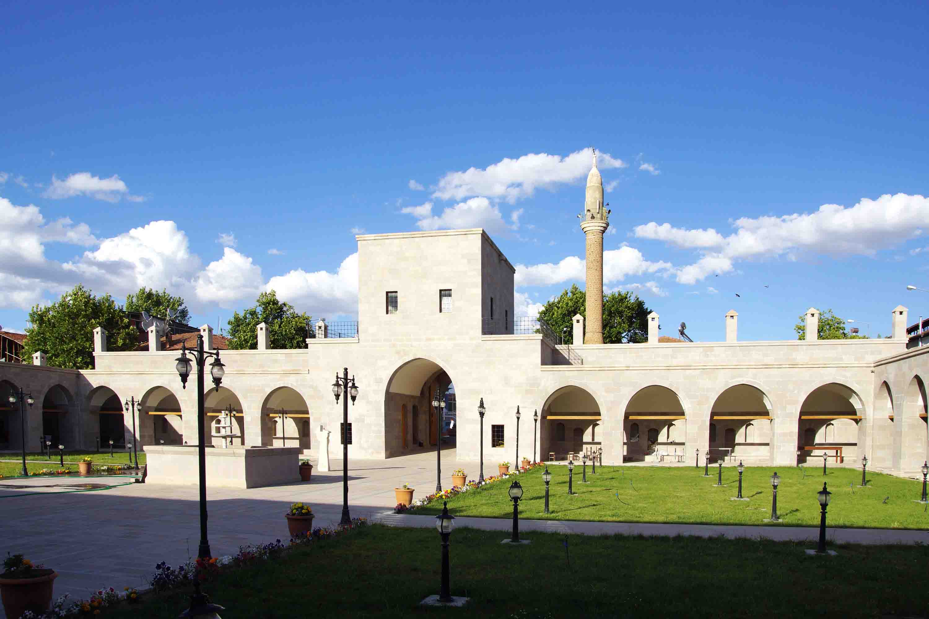 Silahtar Mustafa Paşa Kervansarayı