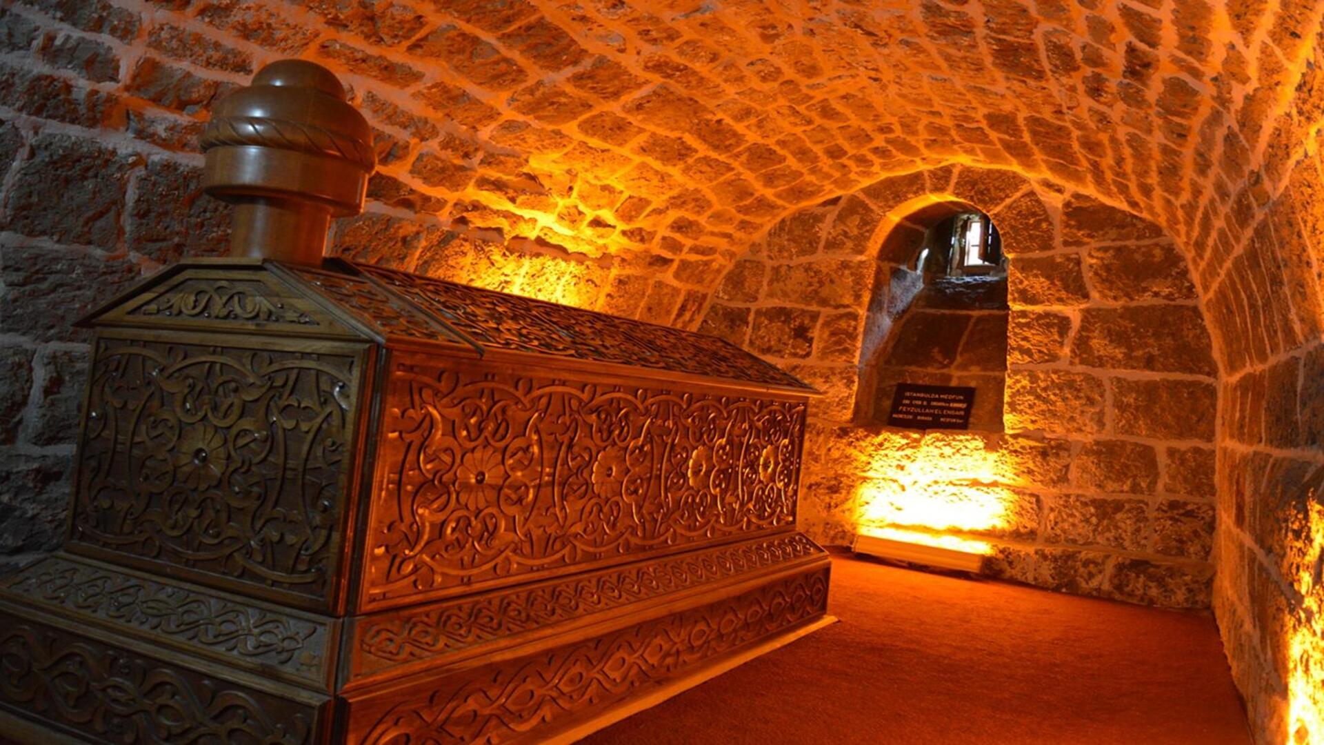 Alemdar Camii ve Feyzullah Ensari Türbesi